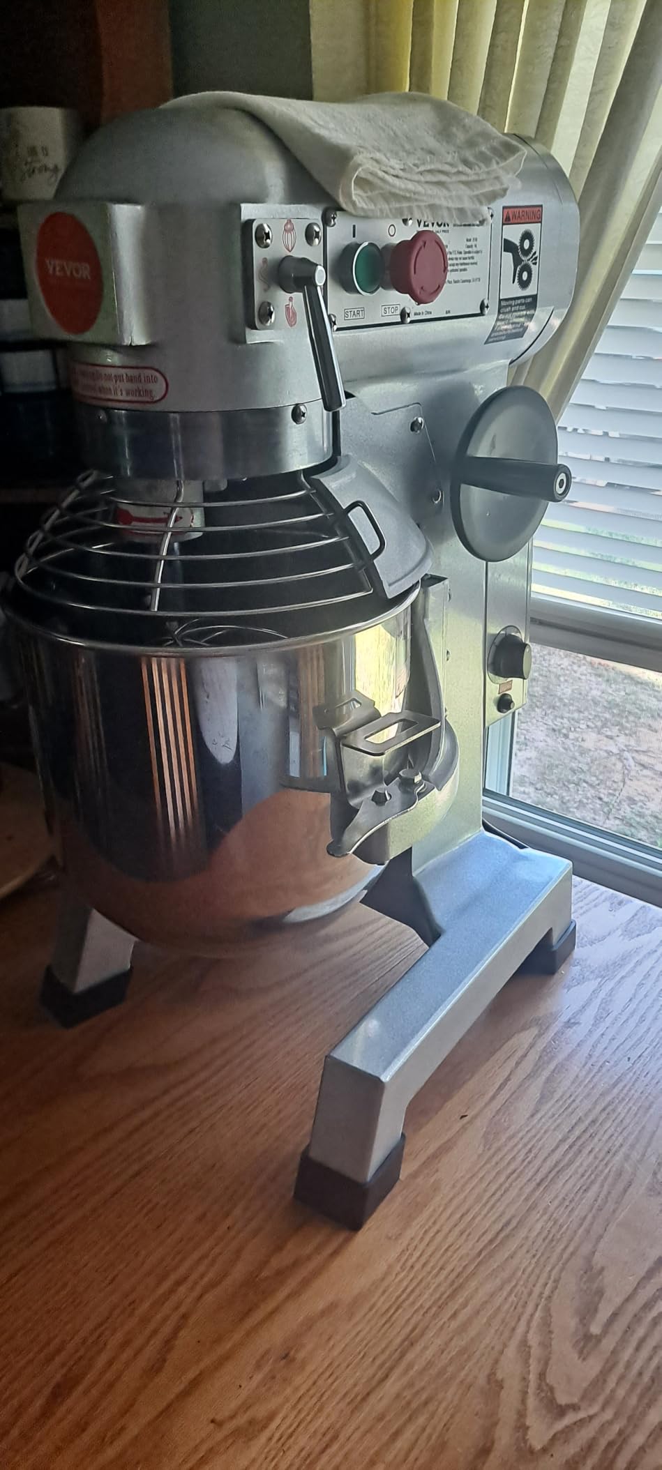 VEVOR Commercial Mixer, Commercial Food Mixer 10Qt Stainless Steel Bowl, 450W Commercial Stand Mixer with 3 Speeds Adjustable, Dough Hook Whisk Beater Included, Perfect for Bakery Pizzeria customer photo 1