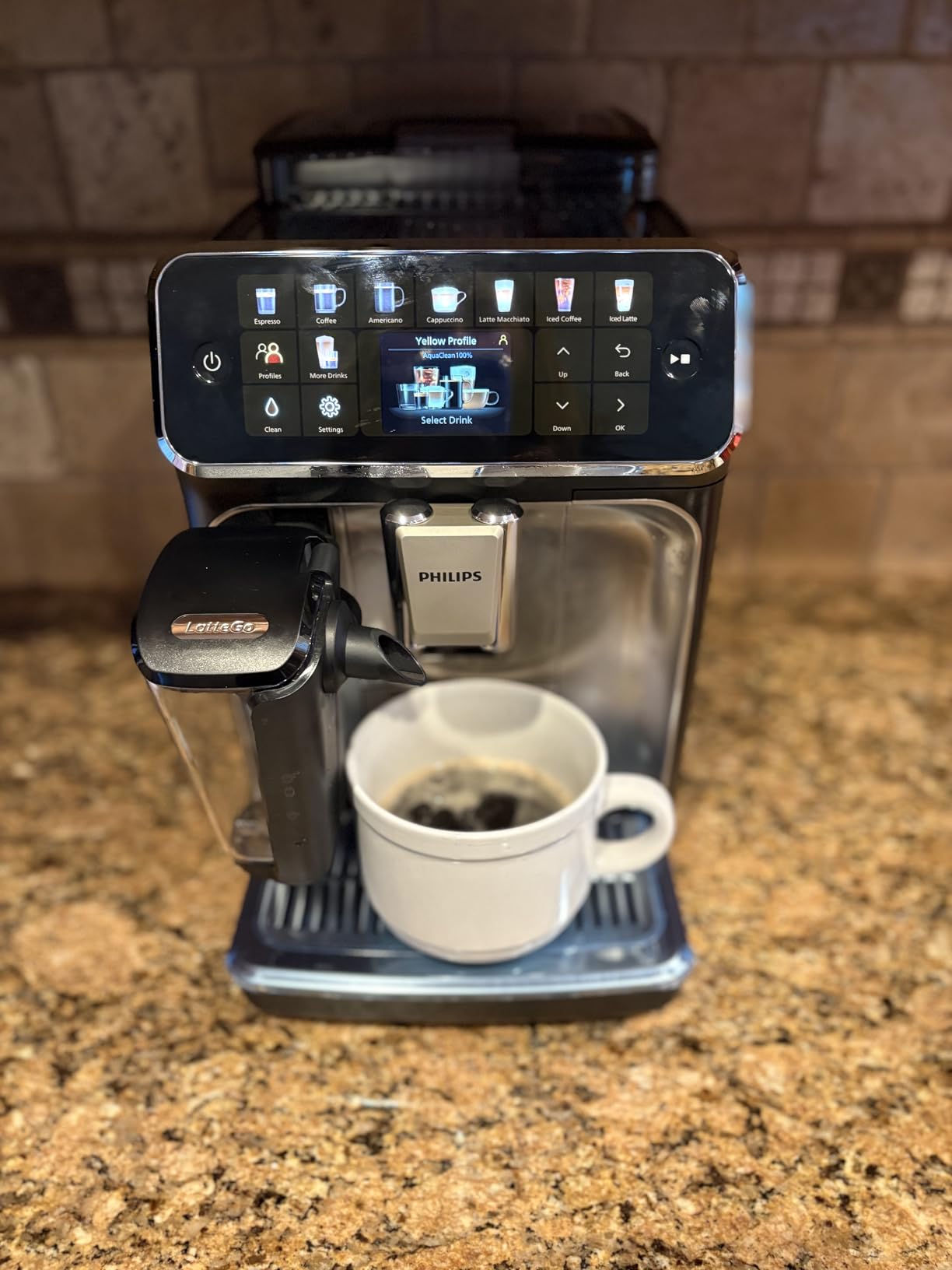 Philips 5500 Series Fully Automatic Espresso Machine, LatteGo Milk System | 20 Hot & Iced Coffee Pre-Sets, QuickStart, Ceramic Grinder, 15 bars (EP5544/94) customer photo 1