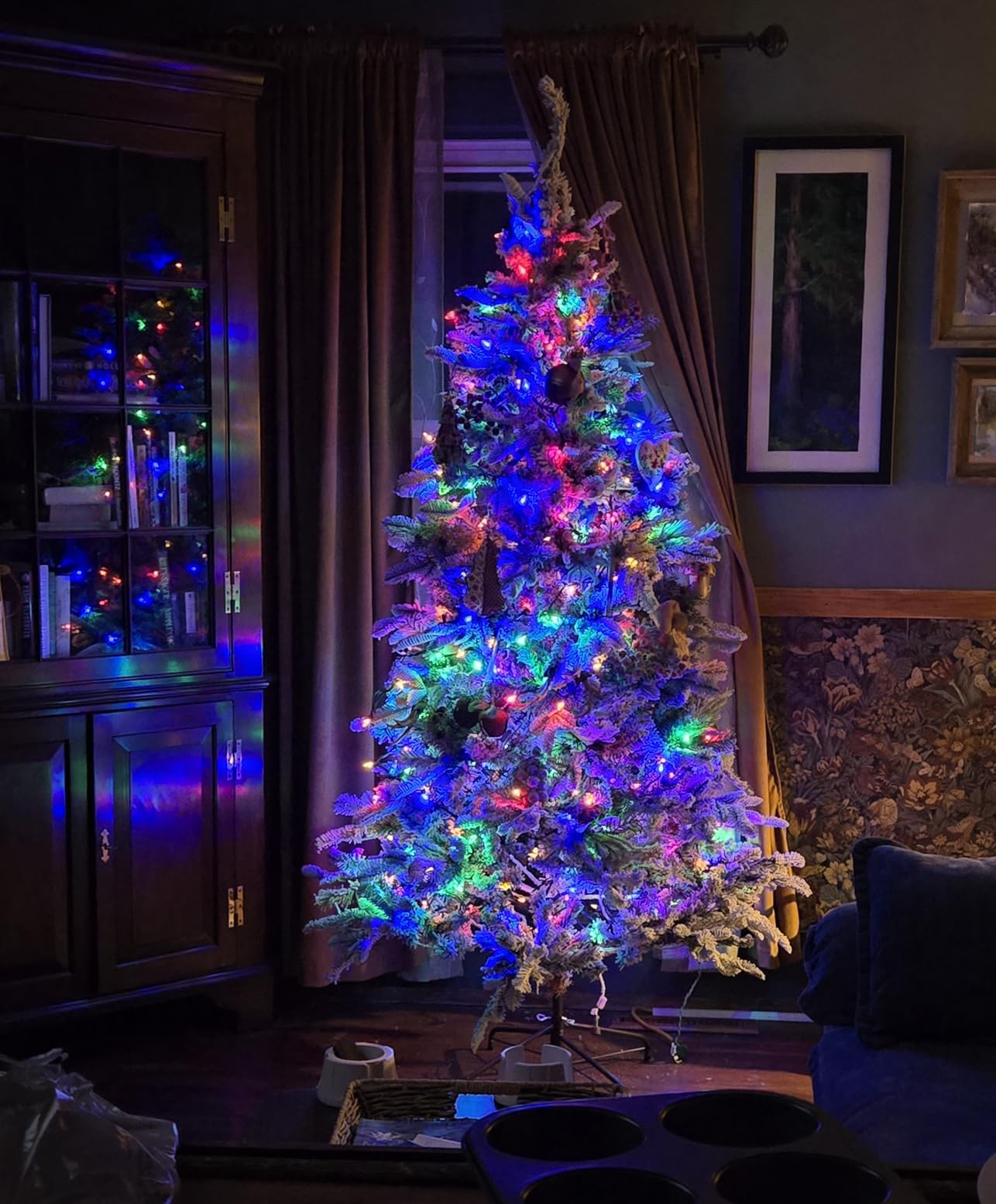 YITAHOME Pre-Lit Mountain Pine Flocked Christmas Tree with Remote, 7.5FT Pre-Decorated Hierarchical Tower Flocked Christmas Tree, 1278 Branch Tips, 550 Lights, 55 Pine Cones for Party Home Deco customer photo 1