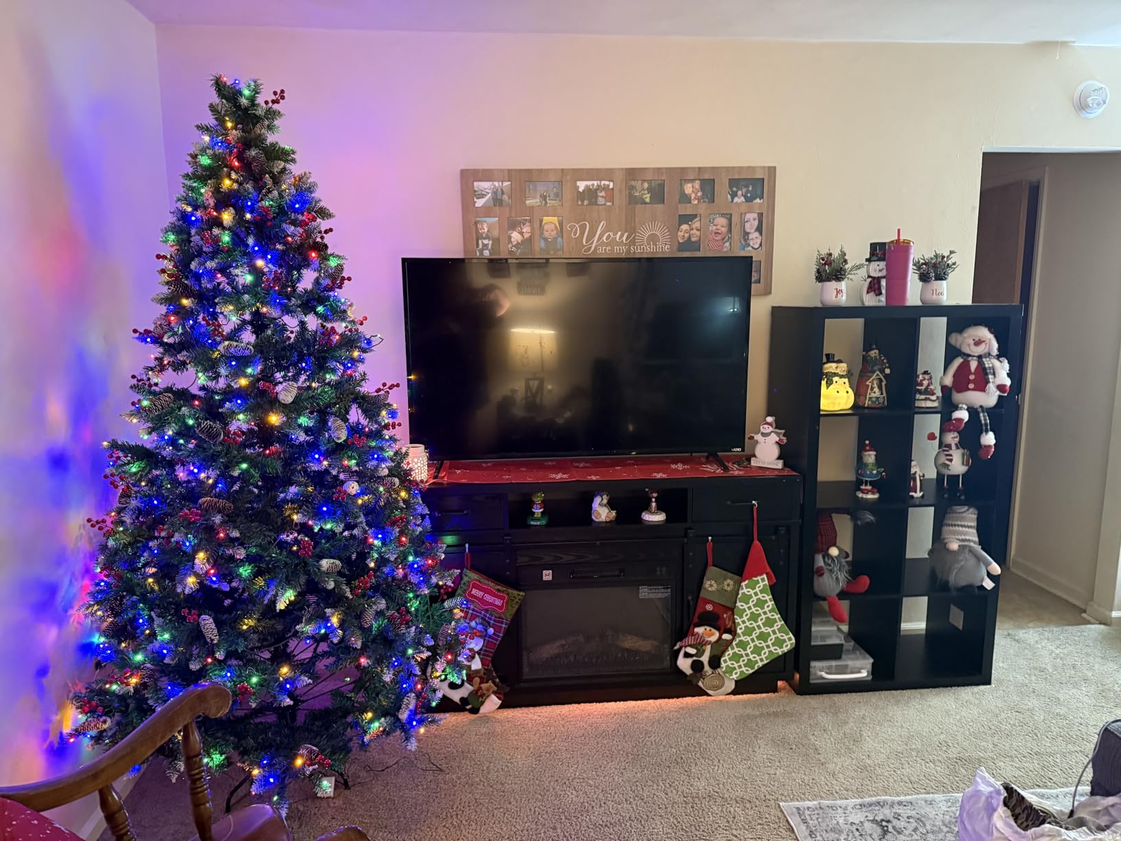 YITAHOME Pre-Lit Mountain Pine Flocked Christmas Tree with Remote, 7.5FT Pre-Decorated Hierarchical Tower Flocked Christmas Tree, 1278 Branch Tips, 550 Lights, 55 Pine Cones for Party Home Deco customer photo 2