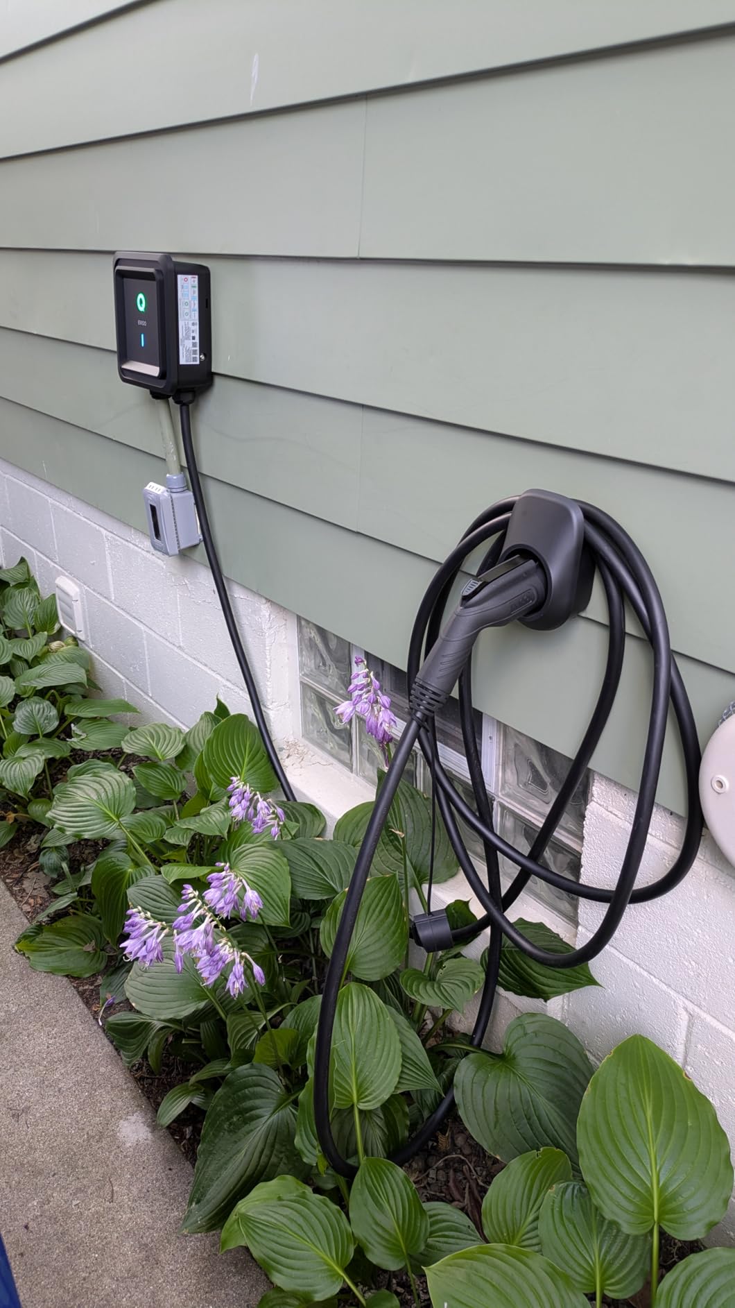 EVIQO Level 2 EV Charger J1772 40A NEMA 14-50 - 240V Wall Charging Station | Plug in, up to 40 mph, 25ft Cable, WiFi (2.4GHz), Smart App, Weatherproof Indoor/Outdoor (IP66, NEMA 4), UL & ETL Certified customer photo 1