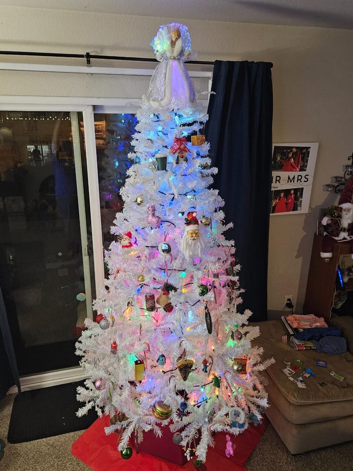 HOMCOM 8ft Snow Flocked Artificial Christmas Tree Hinged Xmas Tree Green | 2003 Tips, Foldable Metal Stand, Easy Assembly, for Home Office Holiday customer photo 2