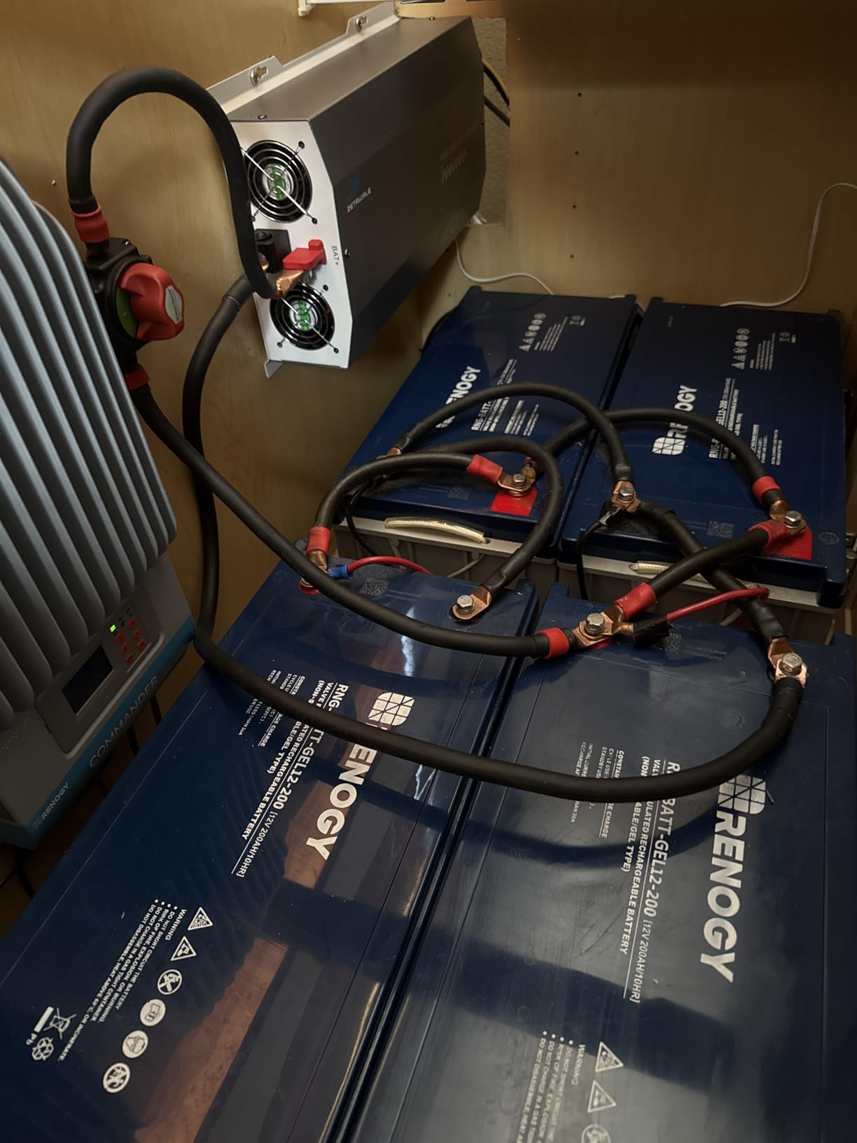 2000W Pure Sine Wave Inverter 12V DC to 120V AC Converter with LCD Remote | 4000W Peak, 4AC Outlets, USB & Type-C Port, Clean Power for Truck, RVs, Camping, Solar Off Grid Systems, and Backup Applications customer photo 1