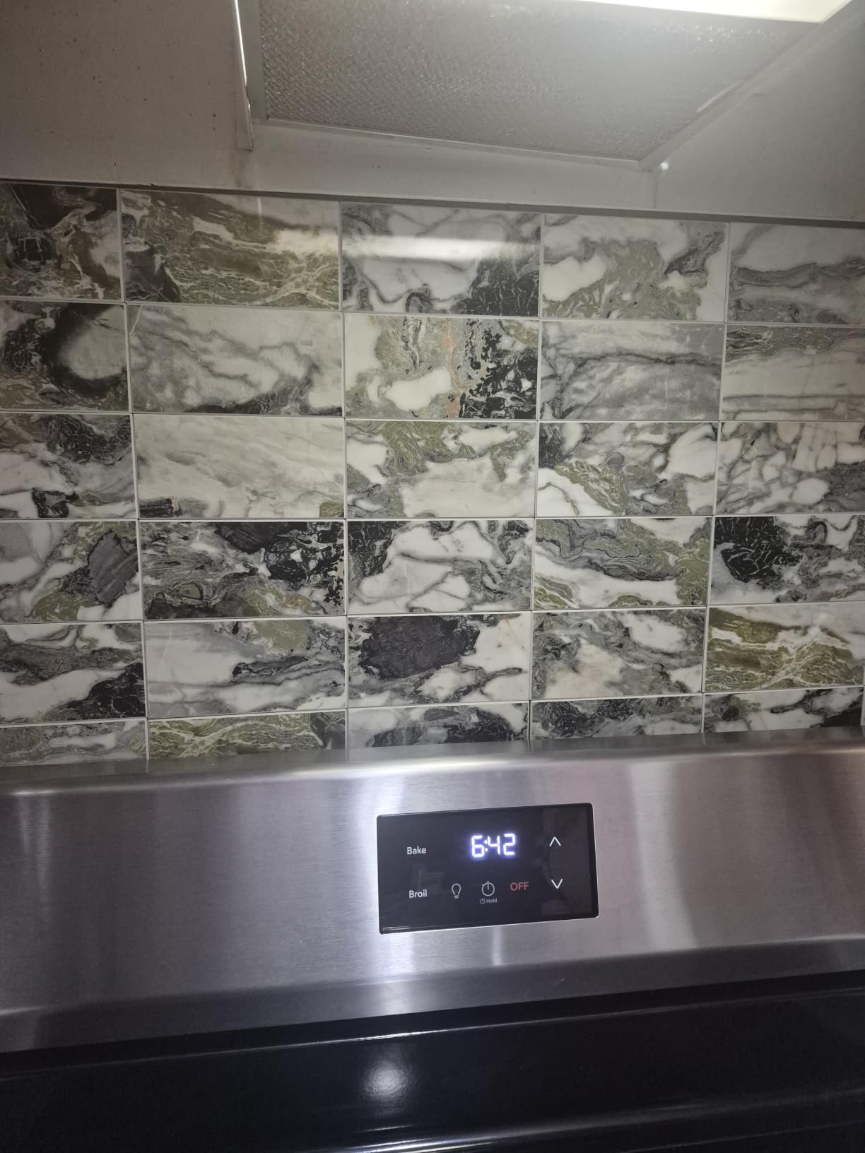 Vamos Tile 100-Piece Glossy Wooden Marble Grain Peel and Stick Backsplash Tile, 3''x6'' PVC Subway Tile with White Grout, Stick on Backsplash for Kitchen/Bathroom/Fireplace customer photo 2