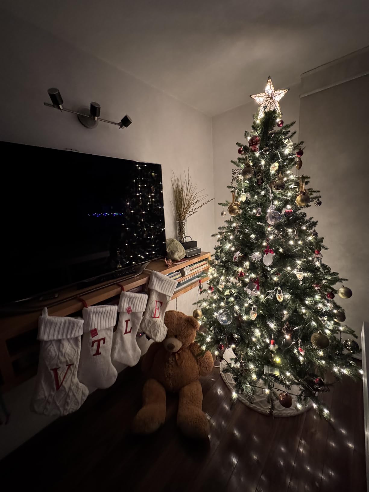Treepool 6FT Prelit Artificial Christmas Tree, 1720 PE/PVC Tips, 400 Lights | Warm White Incandescent Lights, Full Realistic Shape, Premium Hinged Spruce Design, Foldable Base, Easy Setup, Living Room customer photo 2