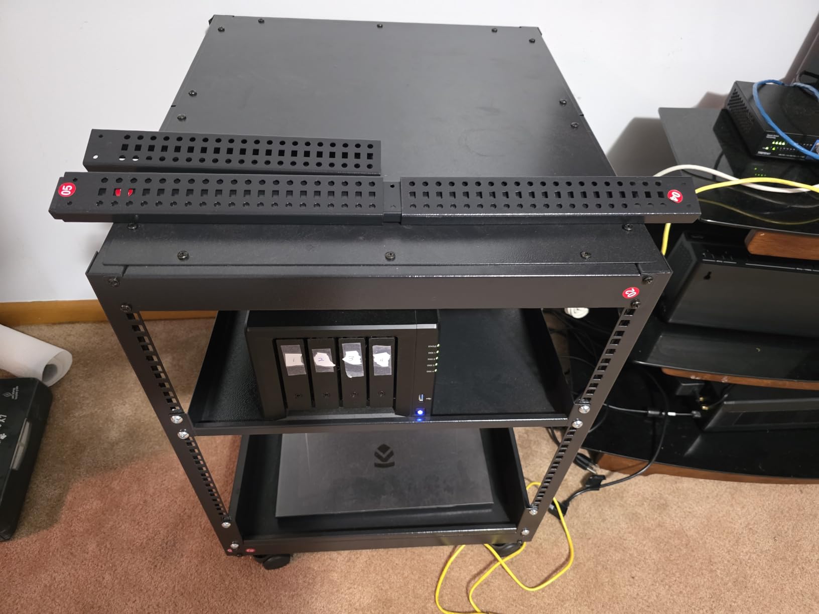 VEVOR 9U Open Frame Server Rack, 23''-40'' Adjustable Depth, Free Standing or Wall Mount Network Server Rack, 4 Post AV Rack with Casters, Holds All Your Networking IT Equipment AV Gear Router Modem customer photo 1