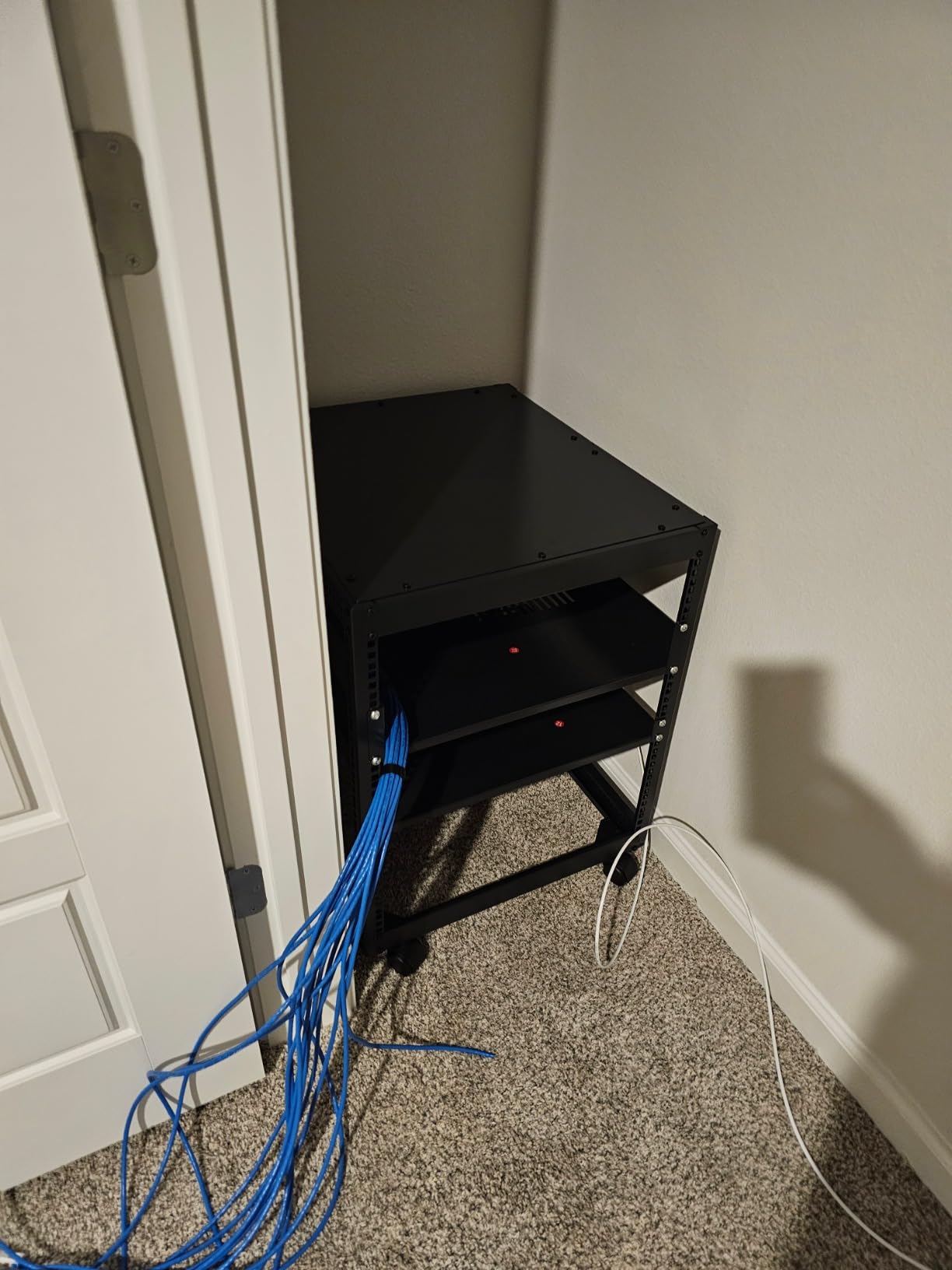 VEVOR 9U Open Frame Server Rack, 23''-40'' Adjustable Depth, Free Standing or Wall Mount Network Server Rack, 4 Post AV Rack with Casters, Holds All Your Networking IT Equipment AV Gear Router Modem customer photo 2