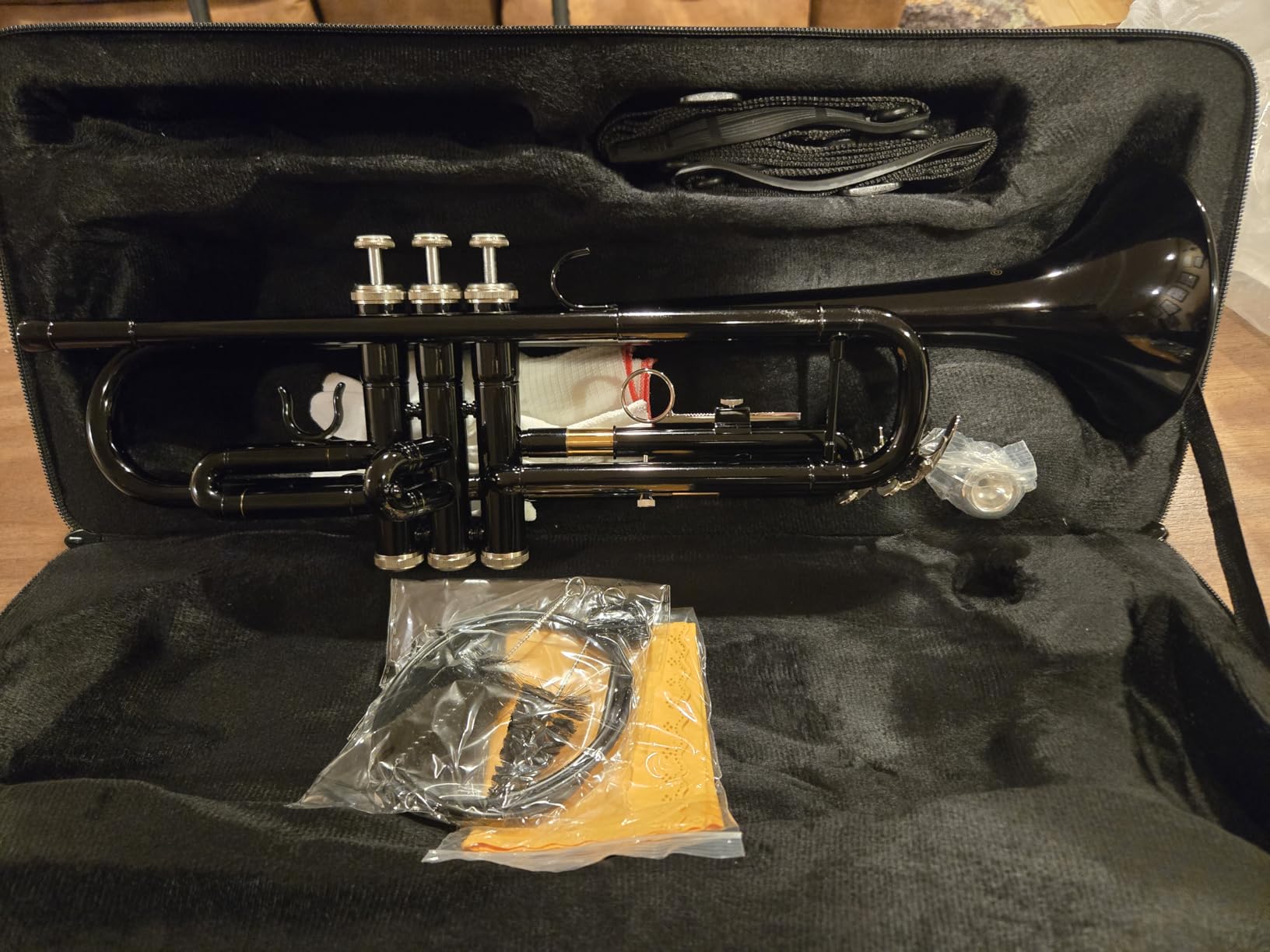 CAHAYA Bb Trumpet Instrument Brass Student Trumpet Trompeta Set Gold | Includes Hard Case, 7C Mouthpiece & Gloves. Standard Brass Trumpet Instrument for Beginner and Advanced Students customer photo 2