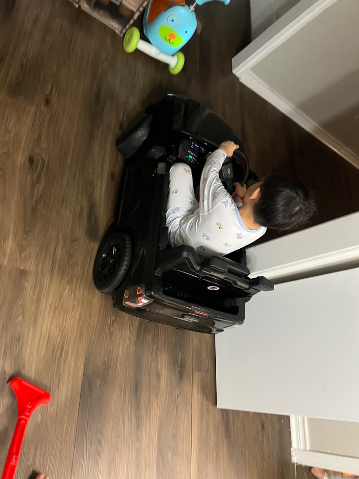Licensed Ford Ranger Ride on Pickup Truck by INFANS, 12V Battery Powered Electric Vehicle for Kids with Remote Control, Headlight, Power Display, Bluetooth, MP3, Music, Aged 3-6 Years (Red) customer photo 1