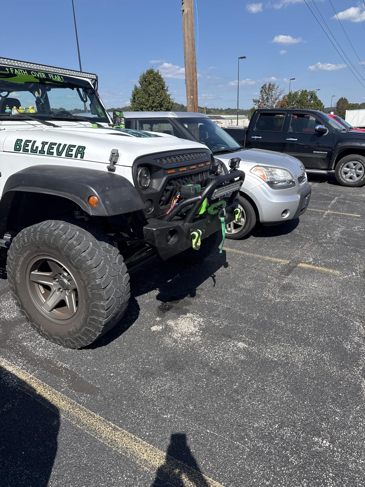 13,000 lb Electric Winch 12V with Synthetic Rope Car Trailer Winch with Green Hawse Fairlead Wireless Remote and Wired Handle for Truck SUV Jeep Off-Road customer photo 1