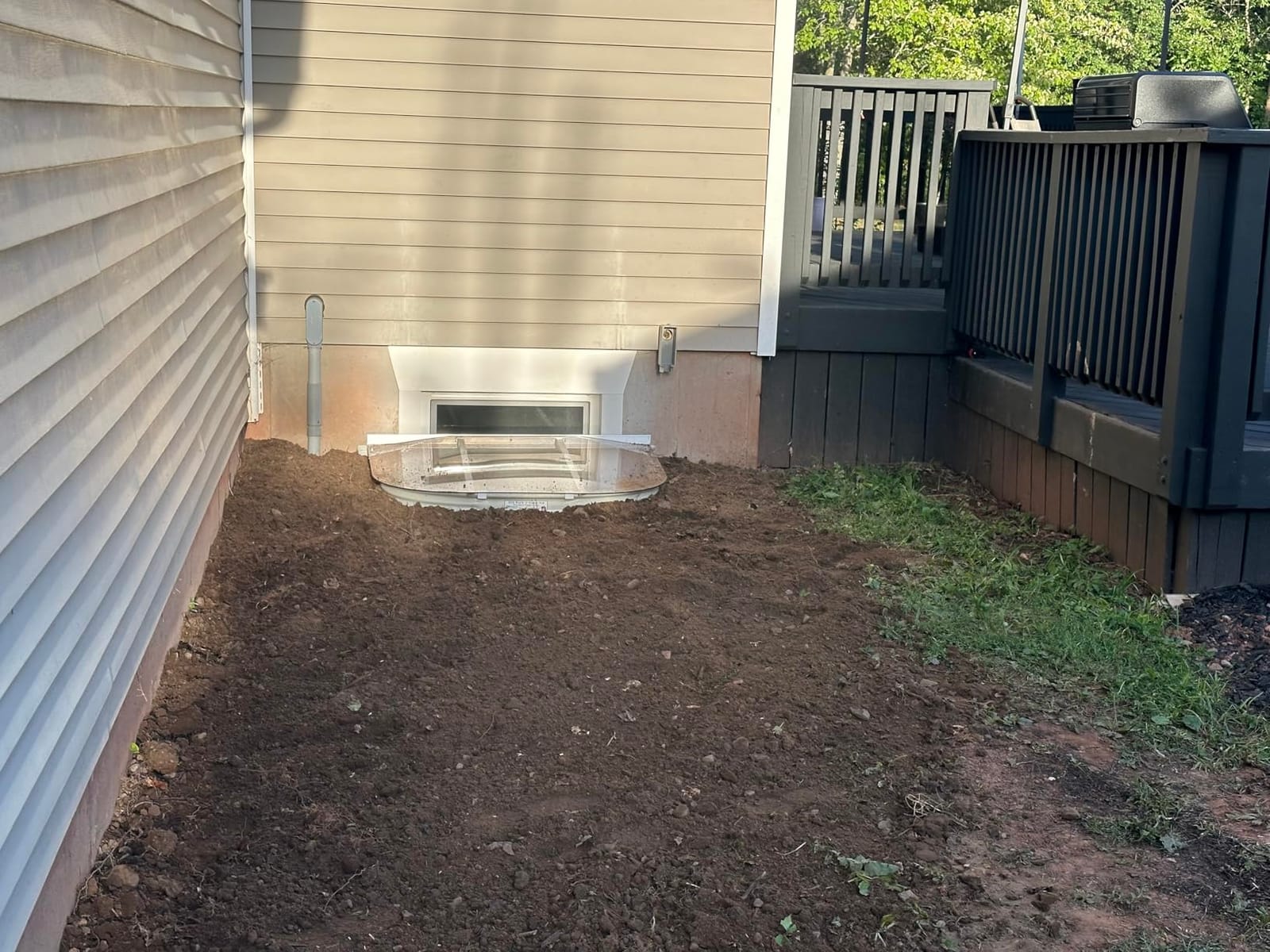 Egress Window Well Kit (Stoneview, 42