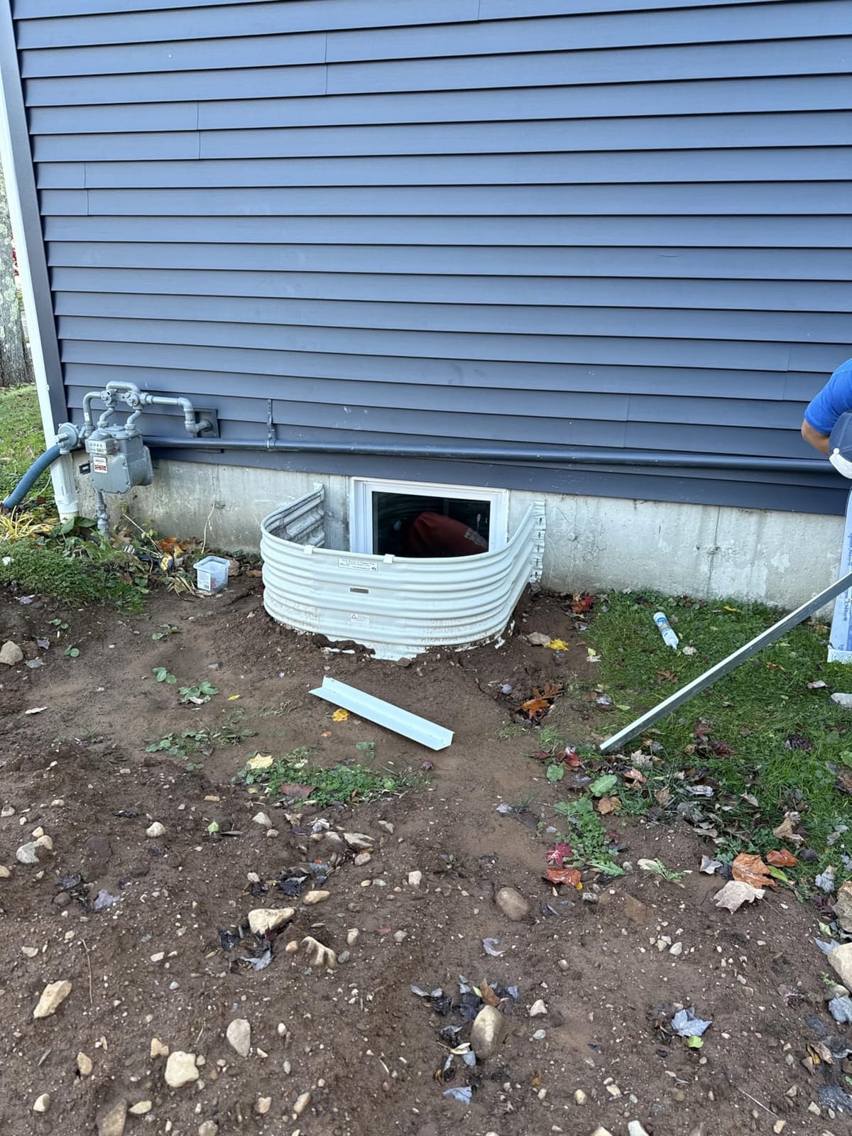 Egress Window Well Kit (Stoneview, 42