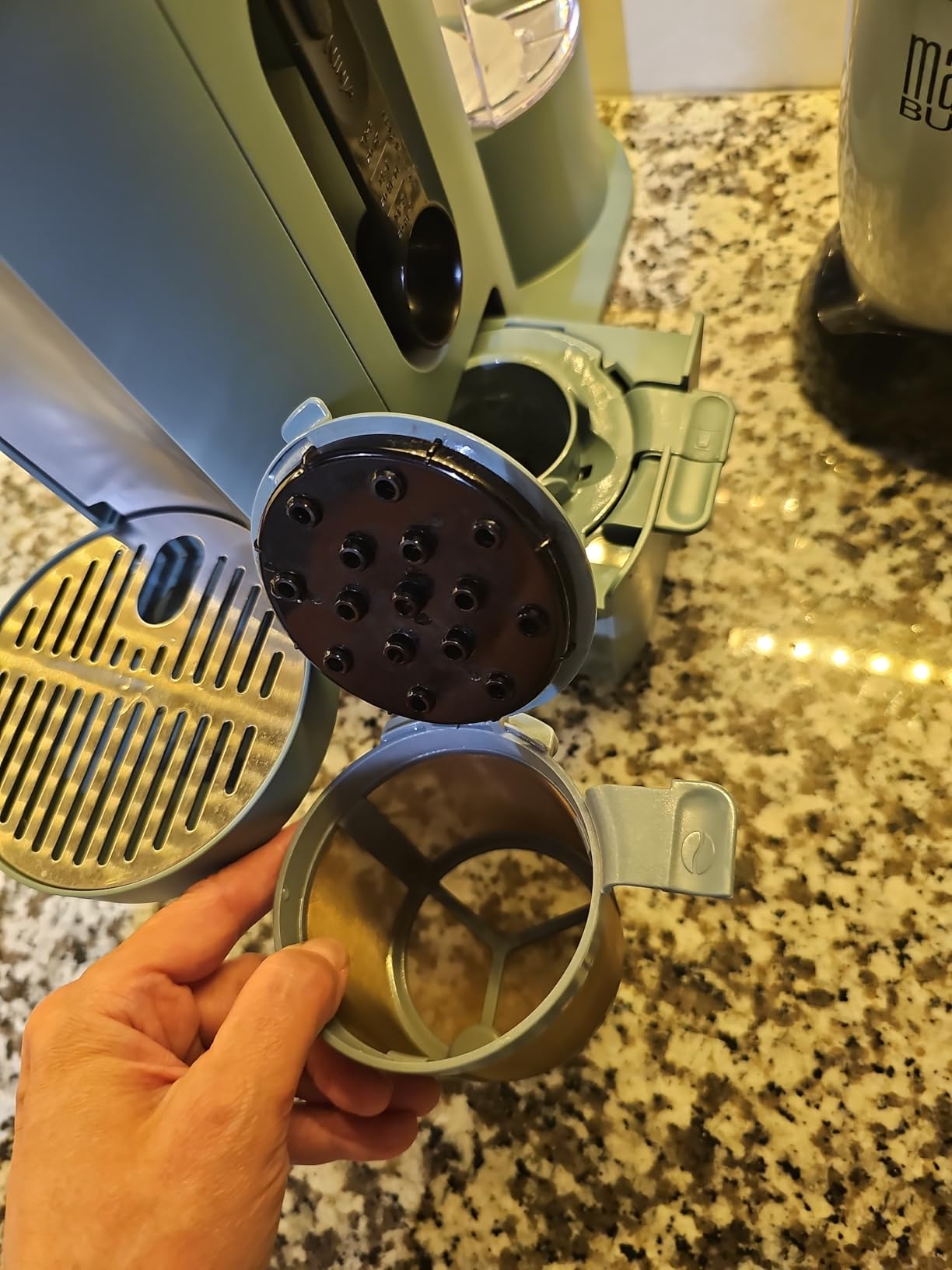 Ninja Pod and Grounds Coffee Maker, K-Cup Compatible, Stone, PB051ST, Built-in Milk Frother, 56 Ounces Reservoir, 6 Ounces Cup to 24 Ounces Mug Sizes customer photo 1