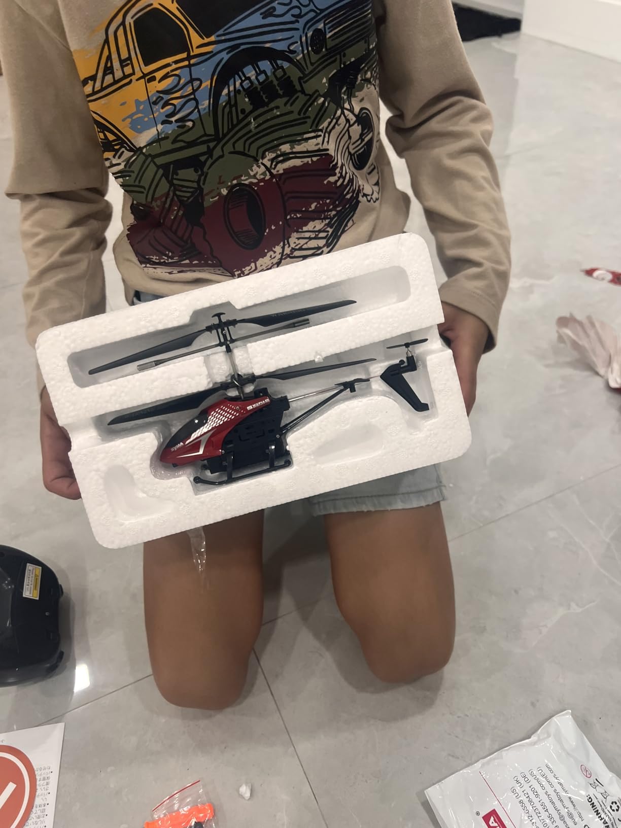 SYMA RC Helicopter for Kids, 7-Color LED Lights, 40 Min Flight Time, Red, 2 Batteries, Front Obstacle Avoidance, Altitude Hold and One-Key Takeoff/Landing for Beginner-Friendly Indoor Flying customer photo 2