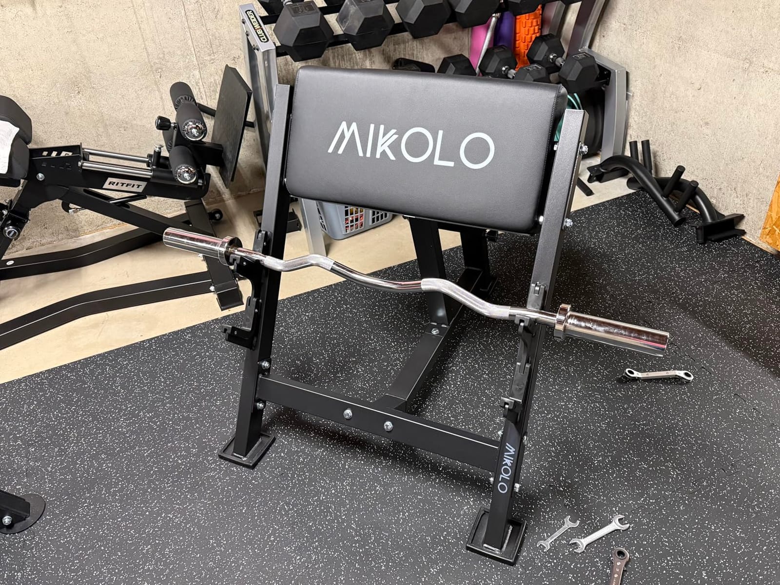 Mikolo Preacher Curl Bench, Seated Arm Isolated Barbell Dumbbell Bicep Station, Bicep Curl Machine with 2 Bar Holders for Home Gym customer photo 2