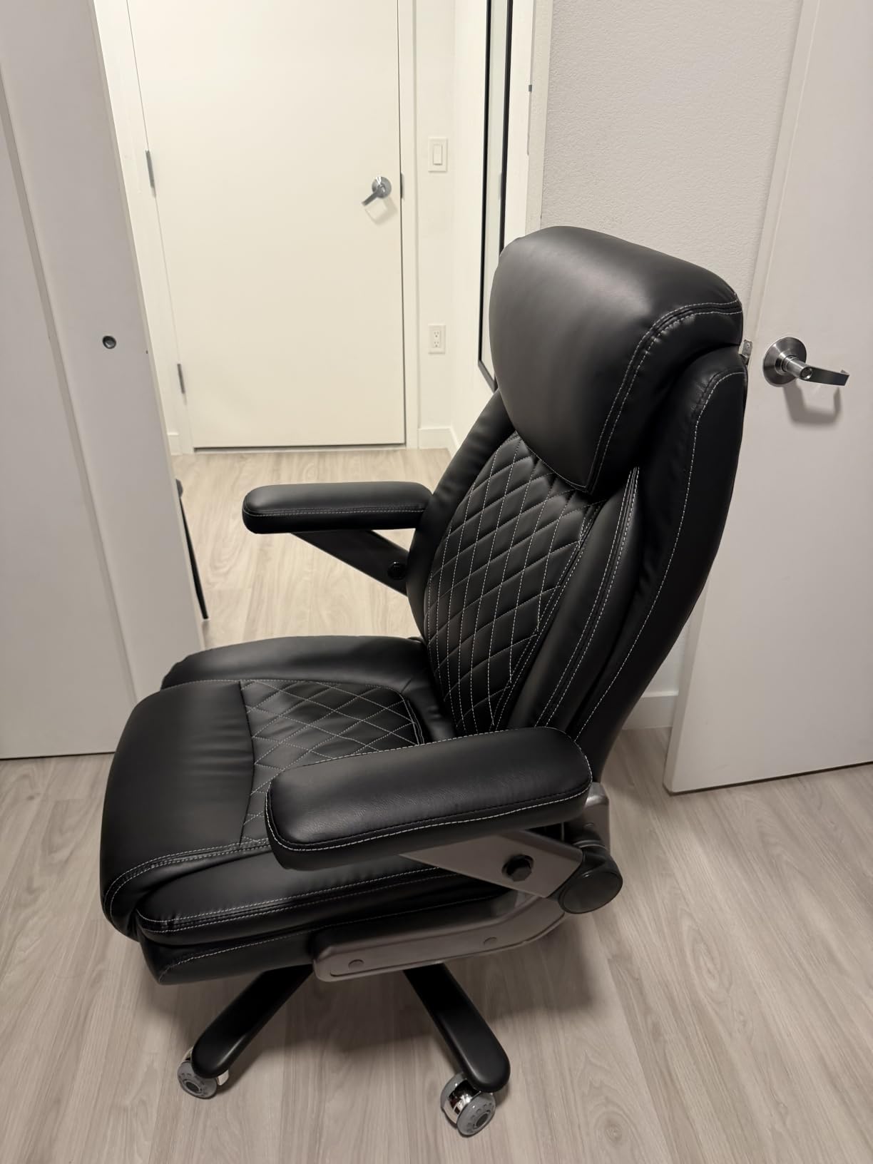 Indulgear Large Heavy Duty Office Chair with 5D Flip Arms, Comfy Big and Tall Executive Office Desk Chair with Pocket Spring Cushion, High Back Computer Chair with Lumbar Support, Dual Rubber Wheel customer photo 2
