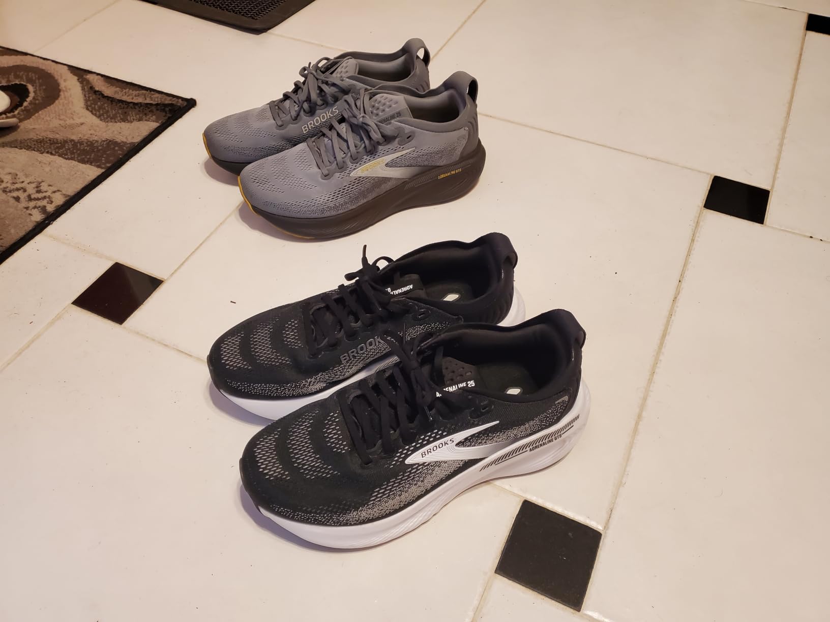 Brooks Men's Adrenaline GTS 25 Running Shoe customer photo 2