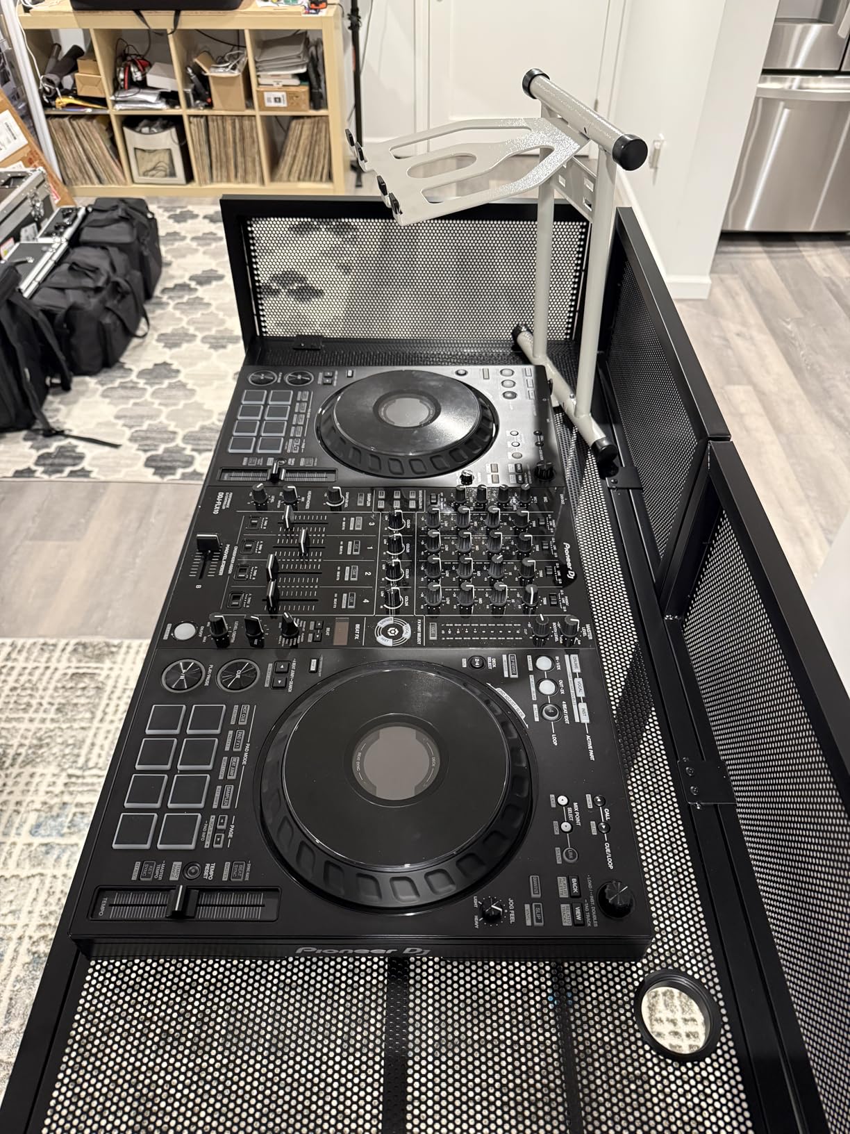 YooKoo Foldable DJ Booth for Tool-Free Assembly, DJ Table with White & Black Scrims, Metal Frame DJ Facade, DJ Stand with Cable Hole and Carry Bag, for Parties & Events & Small Studios customer photo 2
