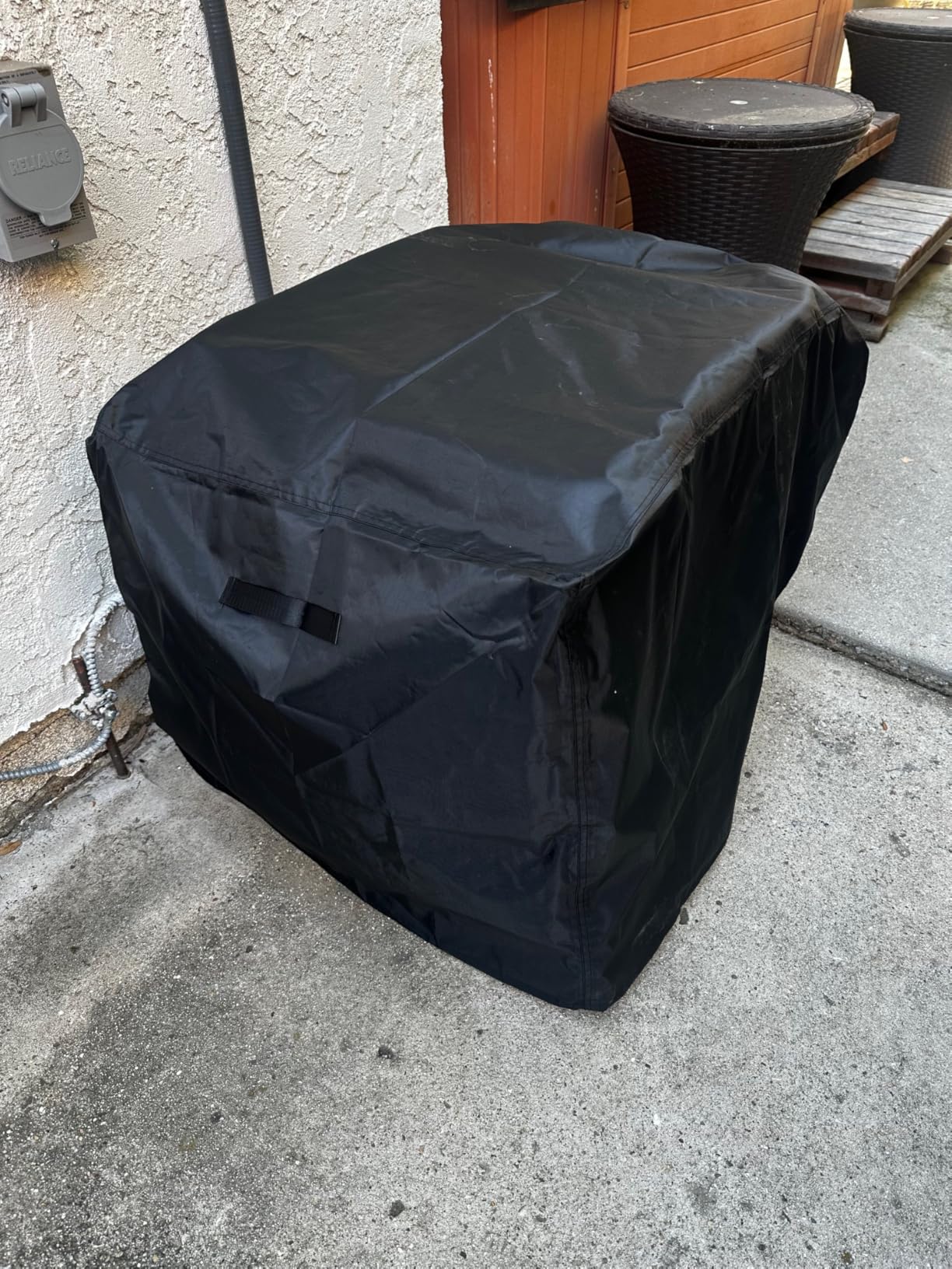 Waterproof Generator Cover 32x24x24 Inches, 600D Heavy-Duty Oxford Fabric, Dustproof and Waterproof Protection for Generators, for Most of 5000-10000W Generators. Black customer photo 2