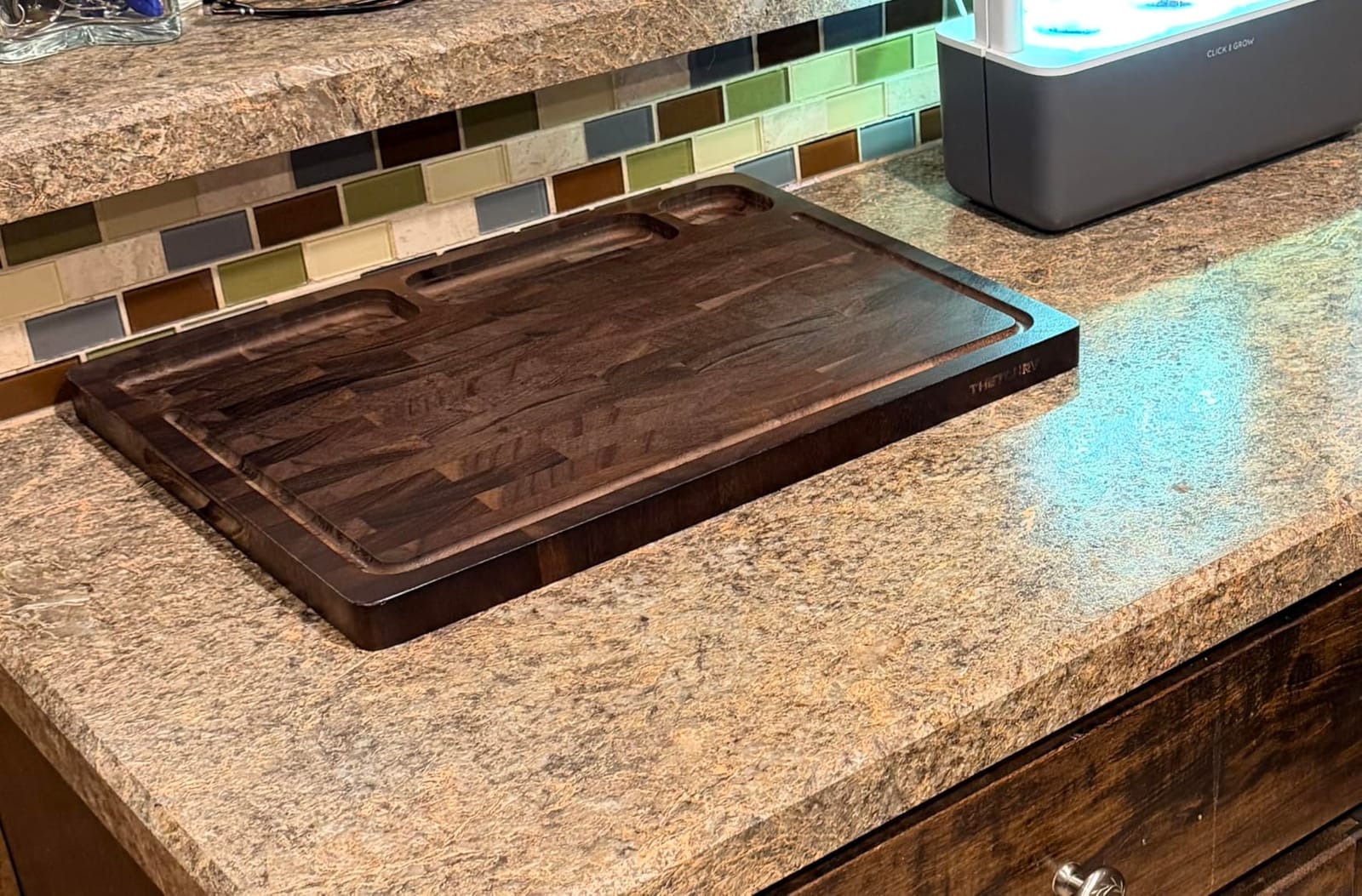 THETCHRY Walnut Wood Cutting Boards for Kitchen, End Grain Chopping Board Double Sided, Large Cutting Board with Handle, Charcuterie Butcher Block for Meal Prep & Serving with Gift Box, 17