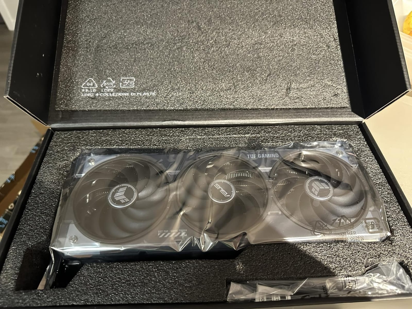ASUS TUF Gaming NVIDIA GeForce RTX 5070 Ti 16GB GDDR7 OC Edition Graphics Card, (PCIe 5.0, HDMI/DP 2.1, 3.125-Slot, Military-Grade Components, Protective PCB Coating), 3 Year Warranty customer photo 1