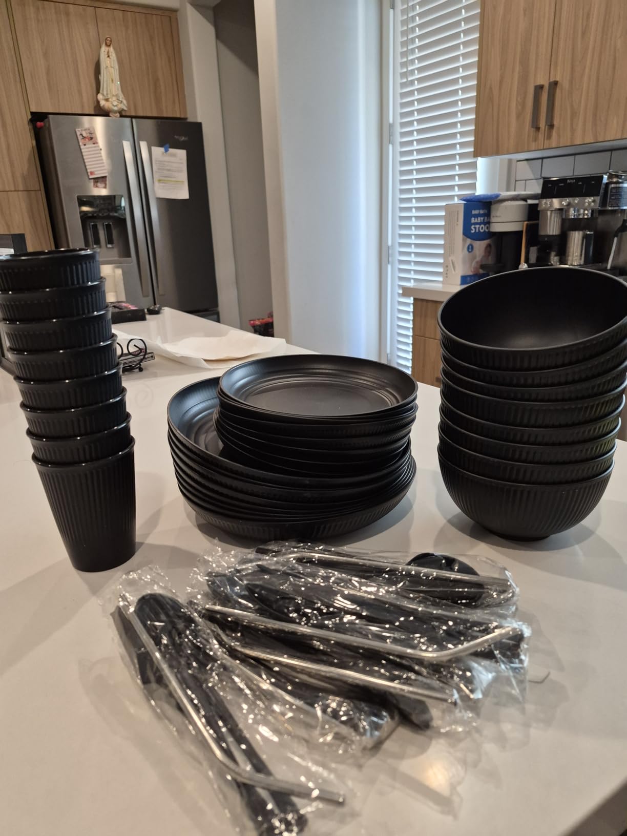 Wheat Straw Dinnerware Sets, 64-Piece Black Plates and Bowls Sets for 8 - Unbreakable, Reusable Plastic Dish Set - Dinner Plate/Dessert Plate/Cereal Bowl/Cup/Utensils - Microwavable Dishwasher Safe customer photo 1