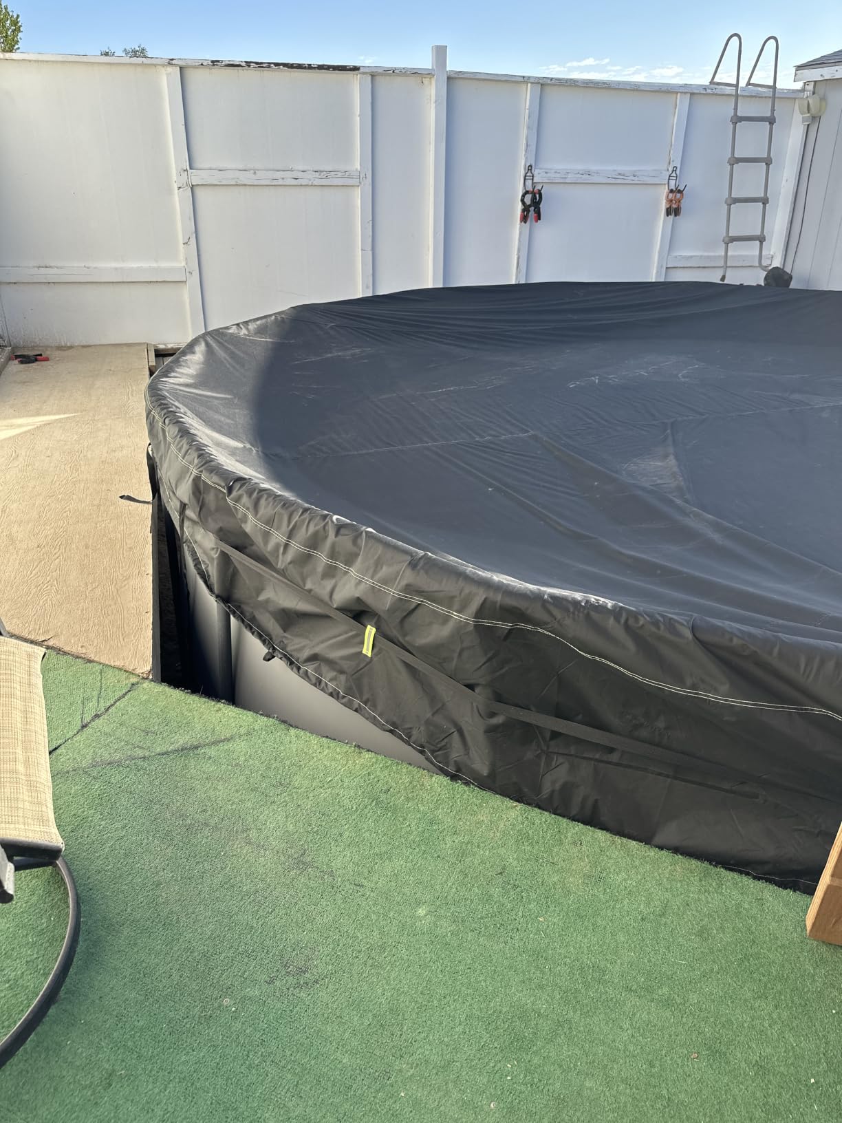 UIRWAY 500D Pool Cover 18FT Round [2026 Upgraded Heavy Duty Fabric] Solar Pool Covers for Above Ground Pools, New Super Windproof Gel-Coated Tarp Straps, Swimming Pool Covers with UV Protection customer photo 1