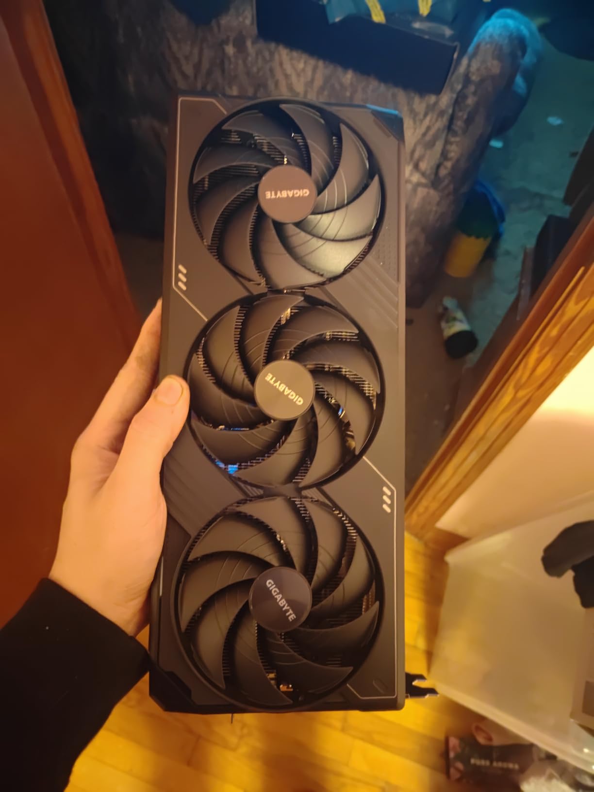 GIGABYTE GeForce RTX 5090 WINDFORCE OC 32G Graphics Card, WINDFORCE Cooling System, 32GB 512-bit GDDR7, GV-N5090WF3OC-32GD Video Card customer photo 2
