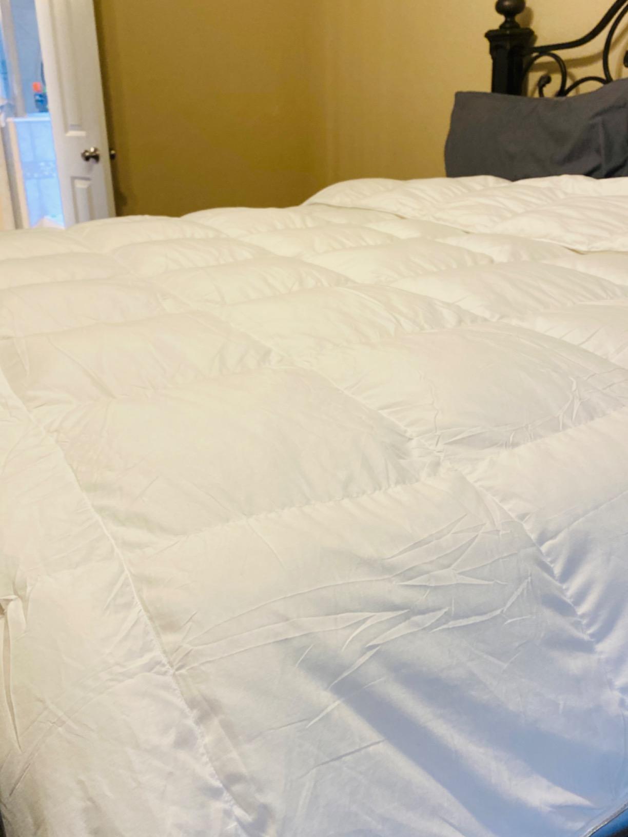 APSMILE Oversize Queen Duvet Insert, Down Feather Fiber Comforter - All Season | 750FP Fluffy Hotel Blanket, 400TC Noiseless Fabric, 8 Corner Loops, DOWNPASS Certified, Machine Washable White Bedding, 98x98 customer photo 1