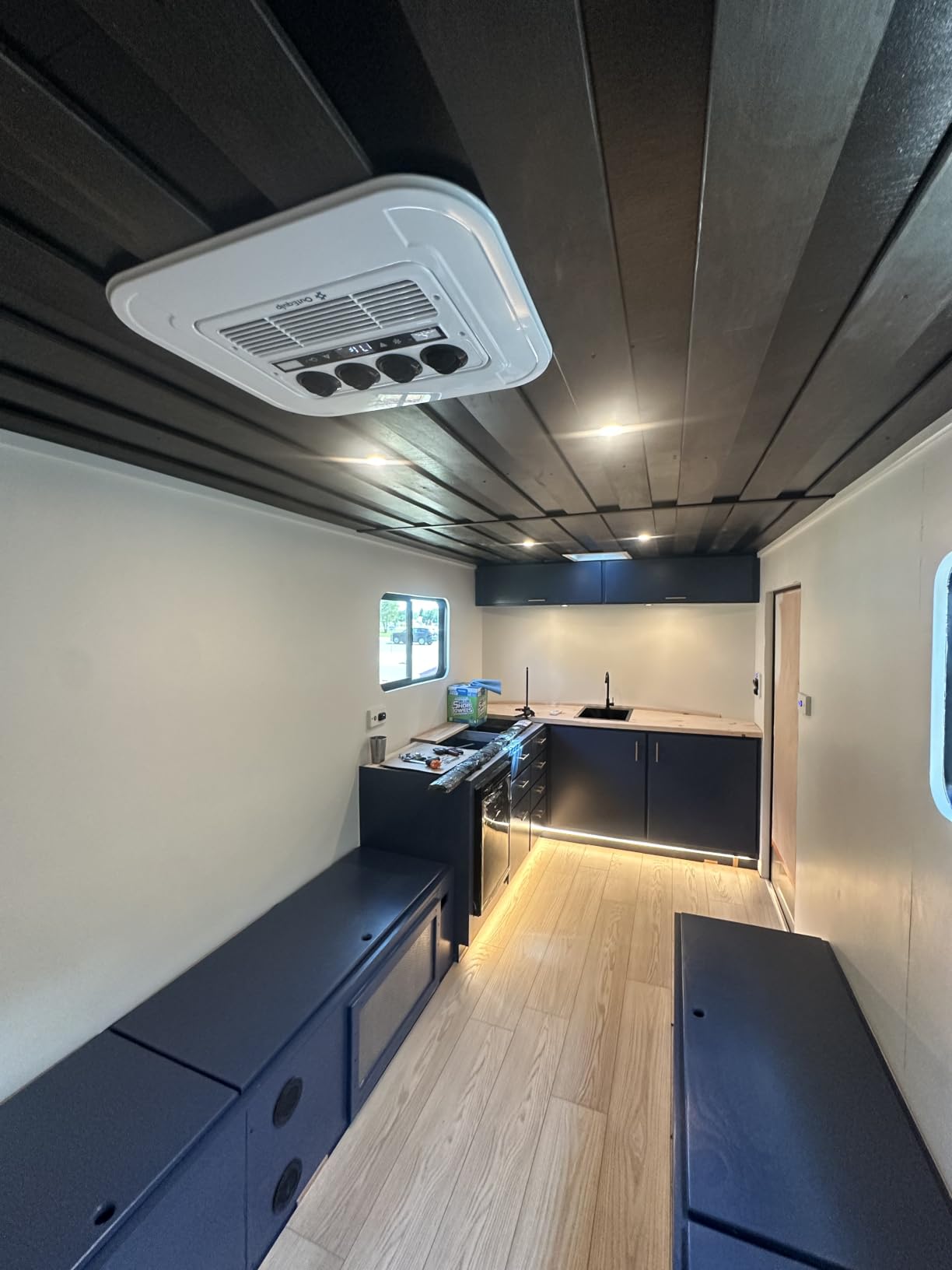 Outequip RV Air Conditioner, 12V 10000 BTU Rooftop Air Conditioner for RVs, Trucks, Vans, Campers, Tractor, Low Profile Quiet AC Unit customer photo 2