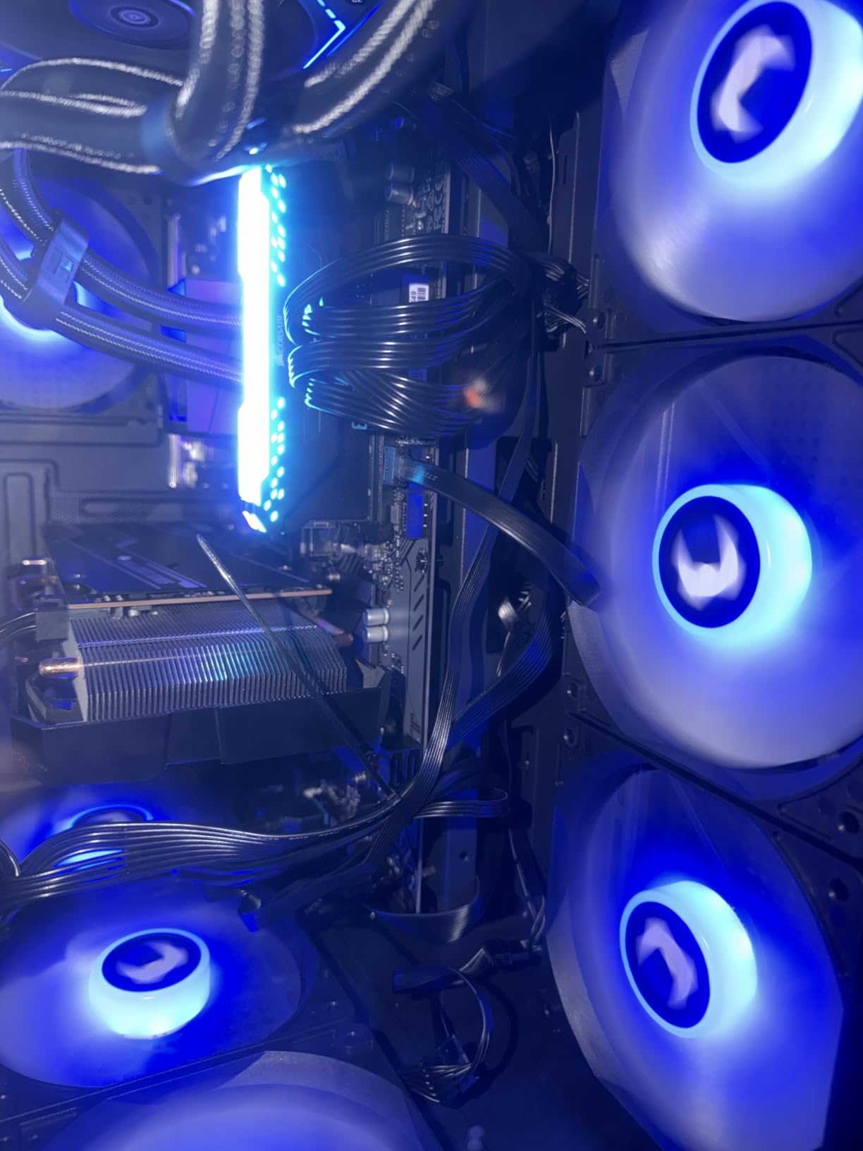 GIGABYTE B550 Eagle WIFI6 AMD AM4 ATX Motherboard, Supports Ryzen 5000/4000/3000 Processors, DDR4, 10+3 Power Phase, 2X M.2, PCIe 4.0, USB-C, WIFI6, GbE LAN, PCIe EZ-Latch, EZ-Latch, RGB Fusion customer photo 1
