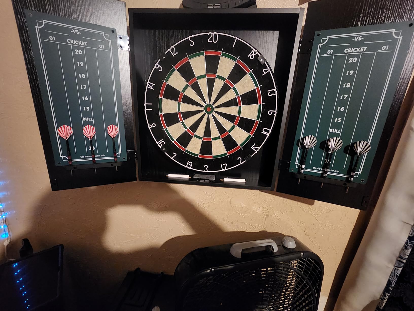 Amazon Basics Regulation Size Dartboard Cabinet Set for Adults, Black customer photo 1