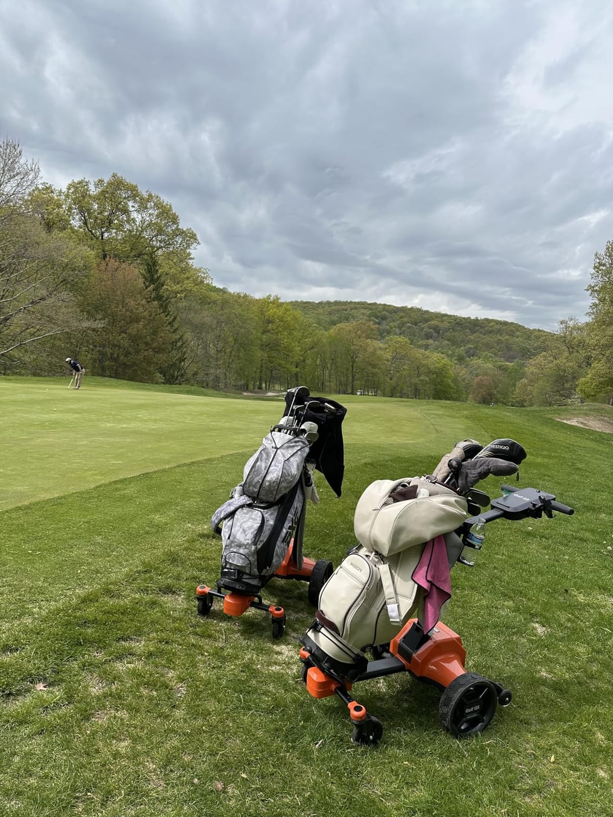 tianhong G5 Electric Golf Cart, Electric Golf Push Cart Auto-Follow You, 45 Hole Battery, All-Terrain Anti-Tipping, with Remote (APP/Manual Control), Foldable, Black+Orange customer photo 2