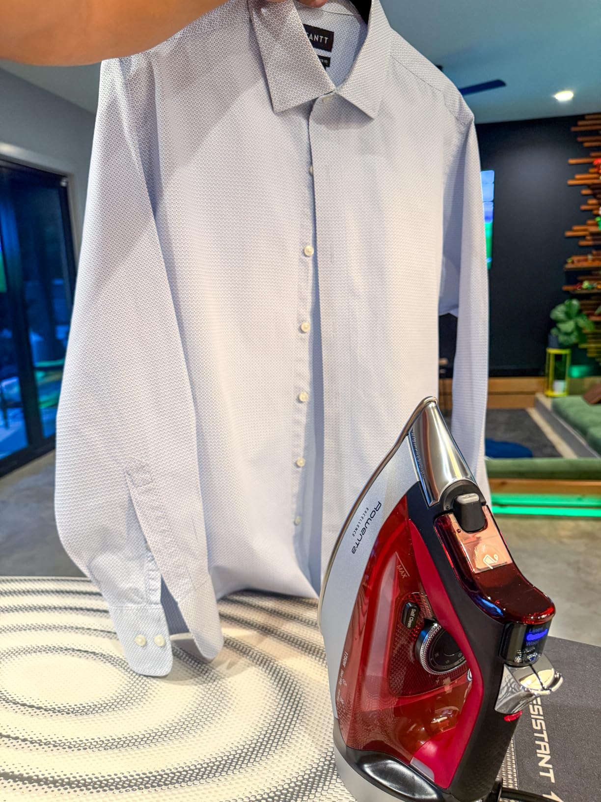 Rowenta Focus Excellence Stainless Steel Soleplate Steam Iron, Retractable Cord, 400+ Microsteam Holes, Powerful steam, LED Display, 1750 W Ironing Clothes, Cordreel, Red DW5433 customer photo 2