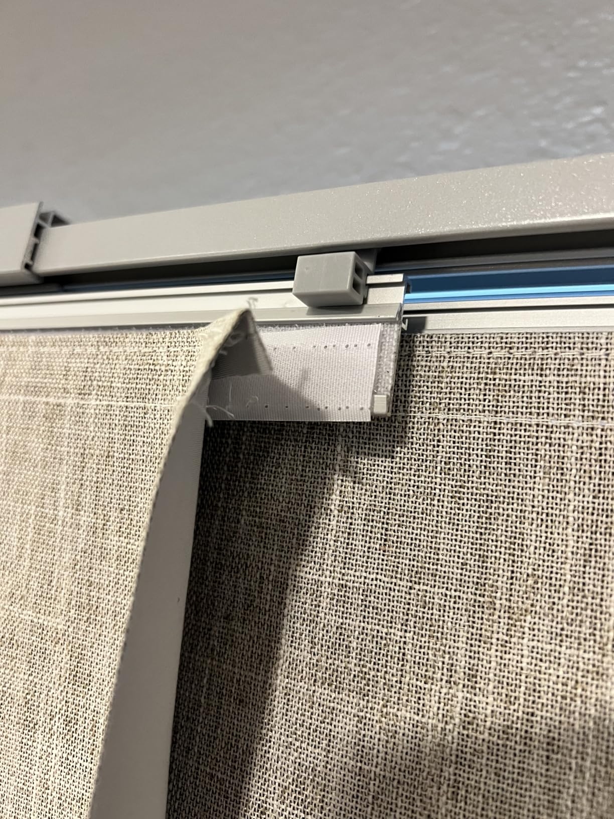 VEVOR Panel Track Blinds, Extendable Track from 45.8 in to 86 in W, Trimmable Panel Curtains Up to 96 in H, Vertical Blackout Panel Blinds for Sliding Doors, Patio Doors, Room Divider, Windows, Brown customer photo 1