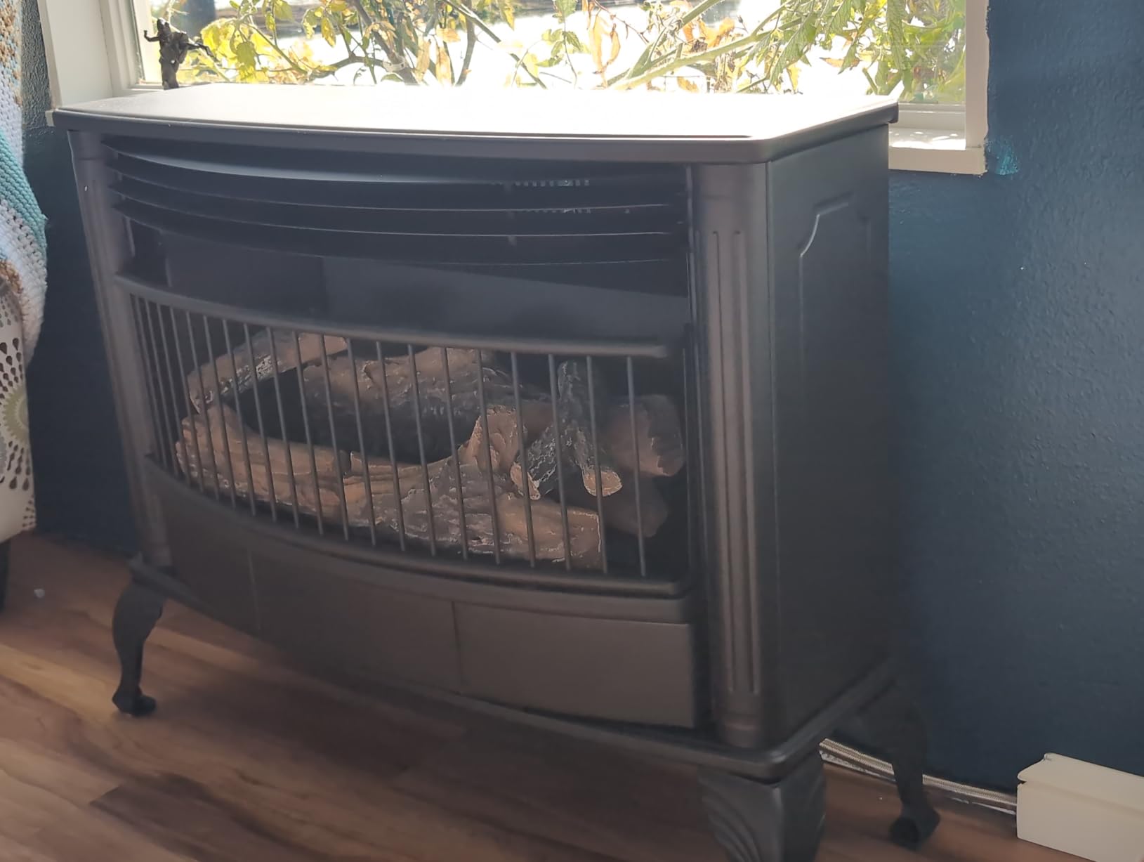 Duluth Forge Ventless Natural Gas Stove - 25,000 BTU, T-Stat Control, Black Finish - Model# QSL250T customer photo 1