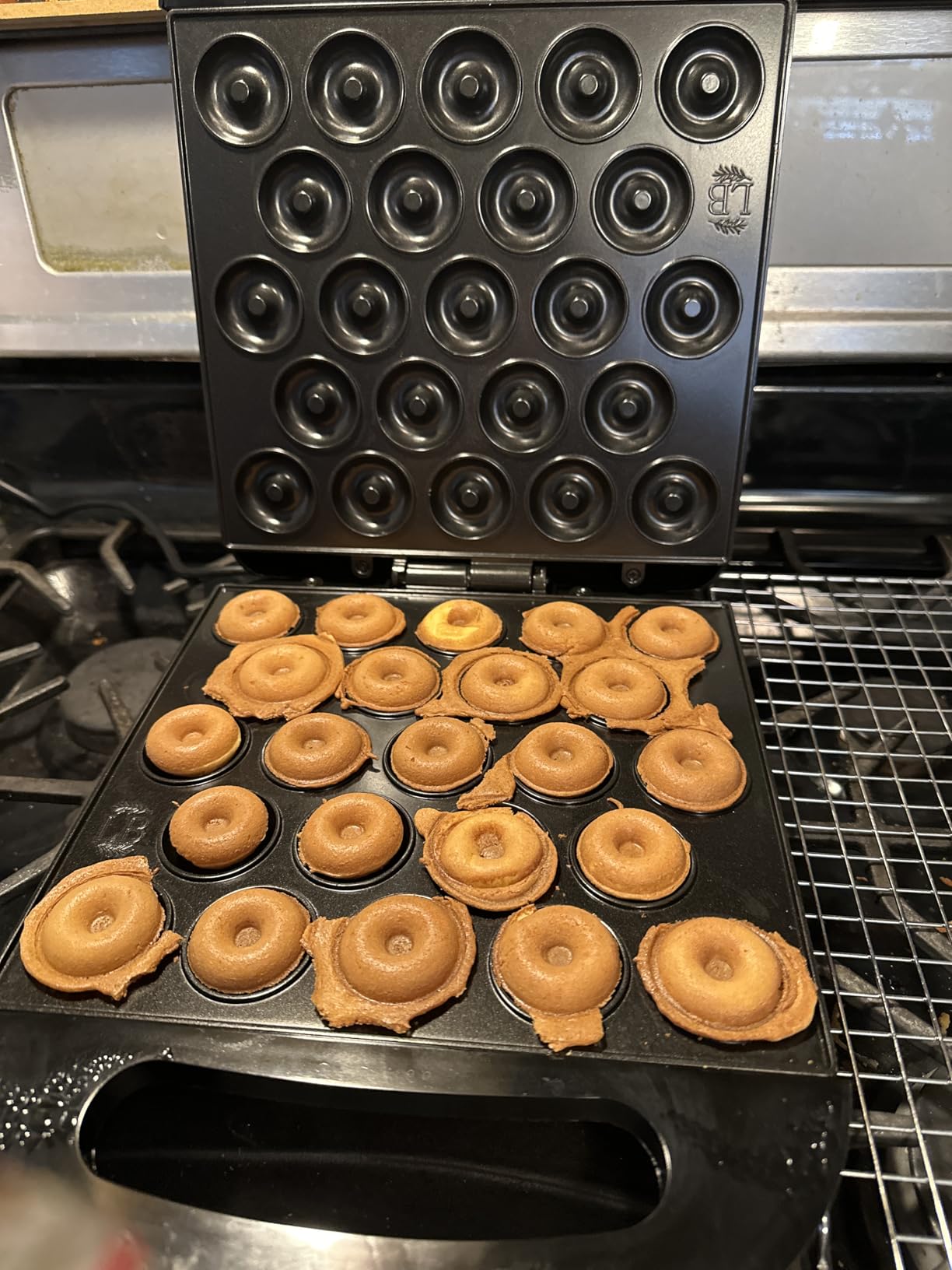 23 Mini Donut Maker Machine - Electric Donut Maker, Non-Stick, Fast Heating, Easy to Use for Home and Restaurants, Perfect for Breakfast, Snacks, Kids Parties, Gift Idea - Makes 23 Doughnuts at Once customer photo 2