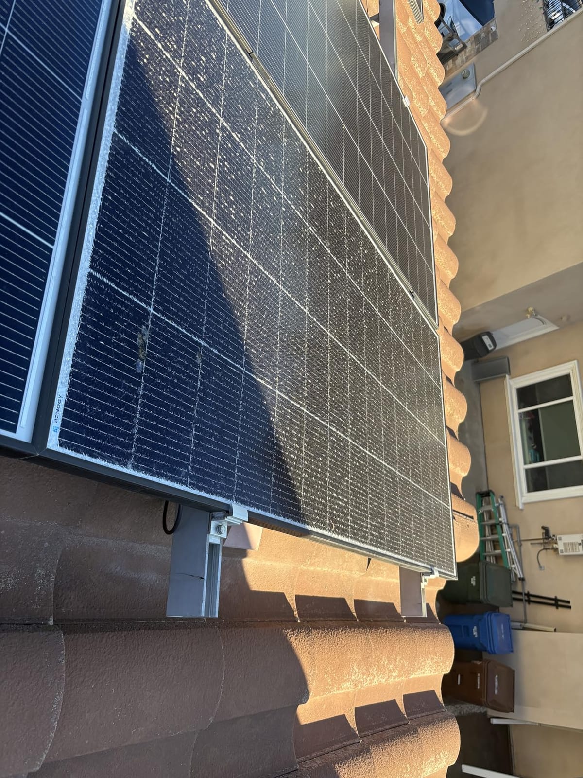 Renogy Solar Panels 2PCS 320 Watt N-Type 18BB, 25% High-Efficient | 640W Monocrystalline Solar Panel Setup, Easy Installation with Fewer Connections for Home Yards Sheds Off-Grid Systems, IP68 customer photo 1