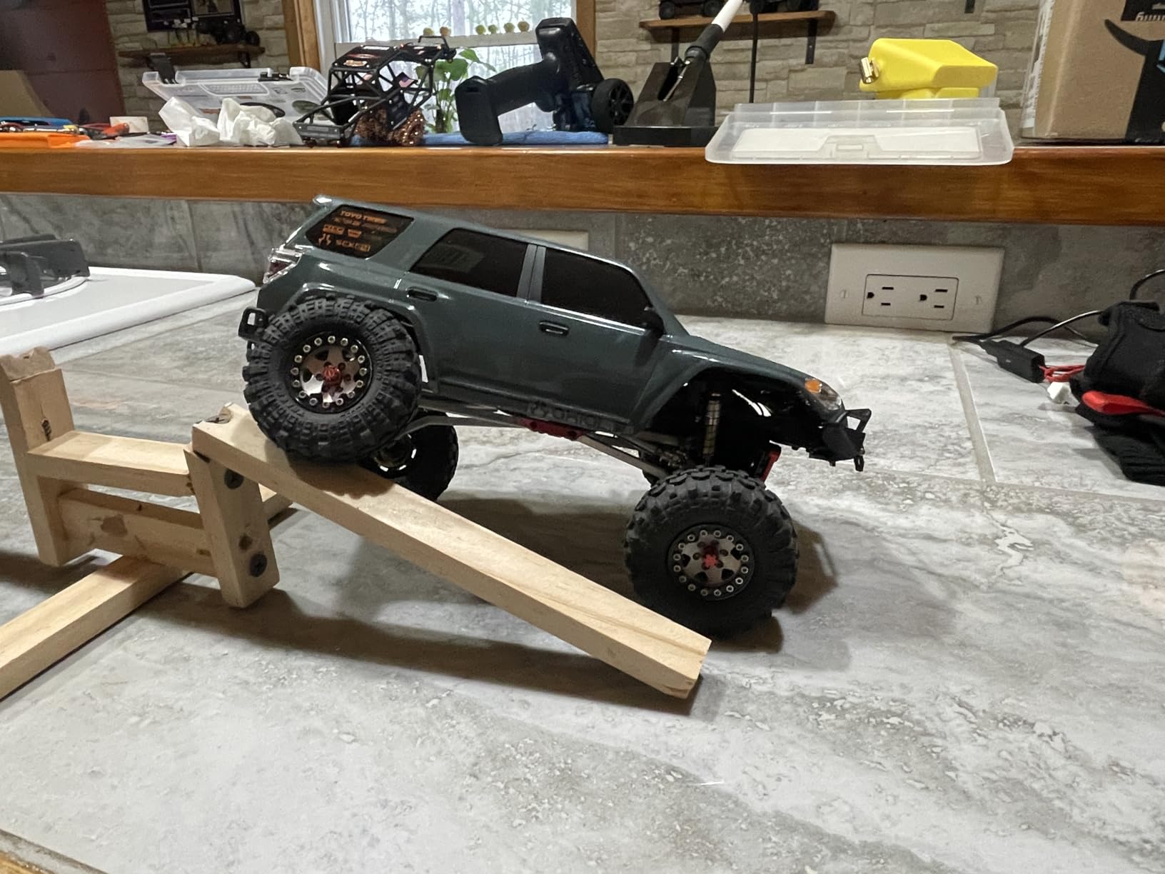 Axial RC Truck 1/24 SCX24 Toyota 4Runner 4X4 RTR Brushed Rock Crawler, RTR (Battery and Charger Included), Orange, AXI-2035T1 customer photo 2
