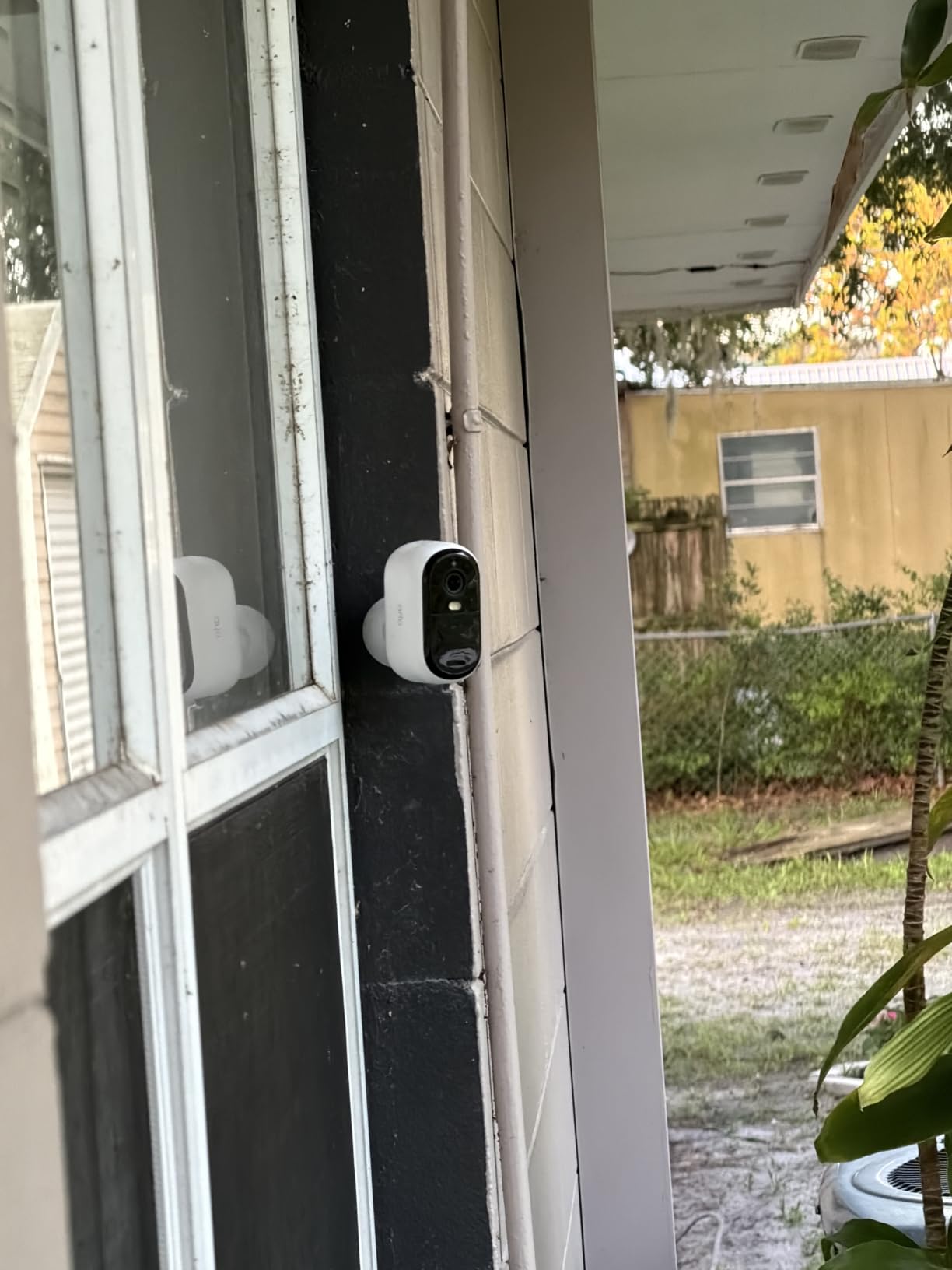 Arlo Essential Wireless Security Camera 2K (3rd Gen) - 1-Cam, Rechargeable home security camera, 2K & color night vision; Person, vehicle & animal detection customer photo 1