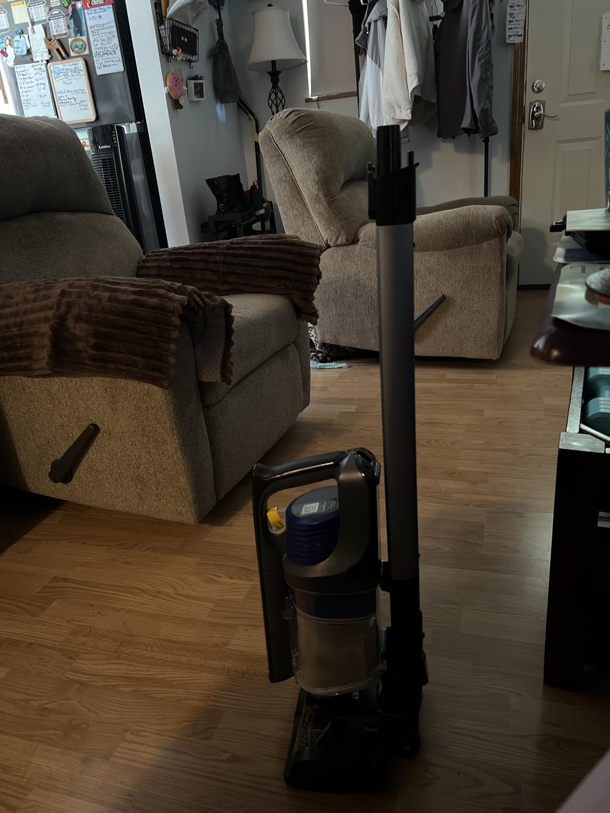 Shark Pet Cordless Stick Vacuum IX141AMZ | XL Dust Cup, LED Headlights, Removable Handheld, Crevice Tool, Vacuum for Pet Hair, Carpet & Hard Floors, 40-Min Runtime customer photo 2