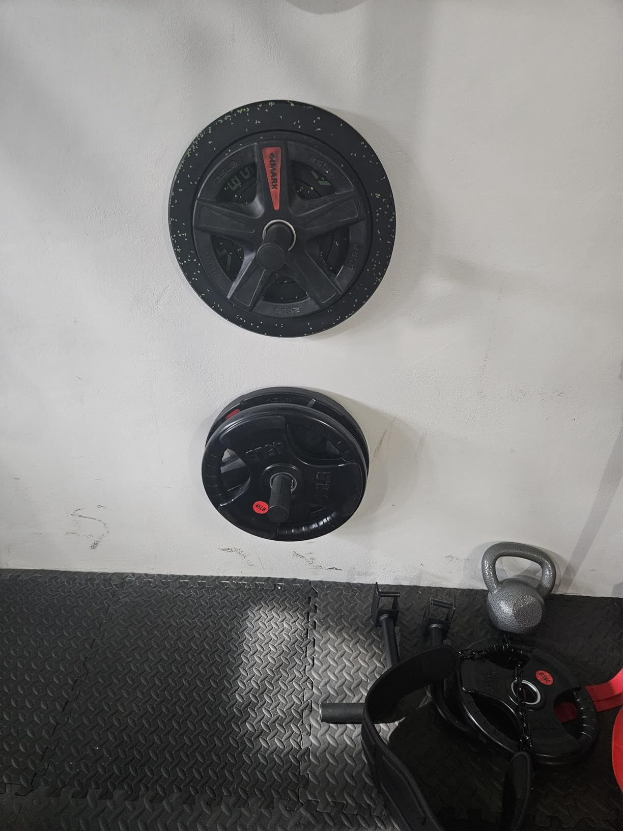XDDIAS 2-Inch Three-Grip Rubber Olympic Plates, Cast Iron Barbell Weights | Steel Hub Rubber Coated Olympic Plates Ranging 2.5-260lb, Pairs or Sets, Ideal for Strength Training & Home Gym customer photo 2