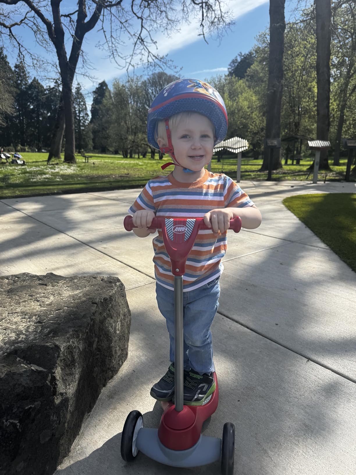 Radio Flyer My 1st Scooter, for Kids 2-5 Years Old, Blue | Extra Wide Base for Balance, 2 Front Wheels for Added Stability, Easy to Use Foot Brake, (Amazon Exclusive) customer photo 2