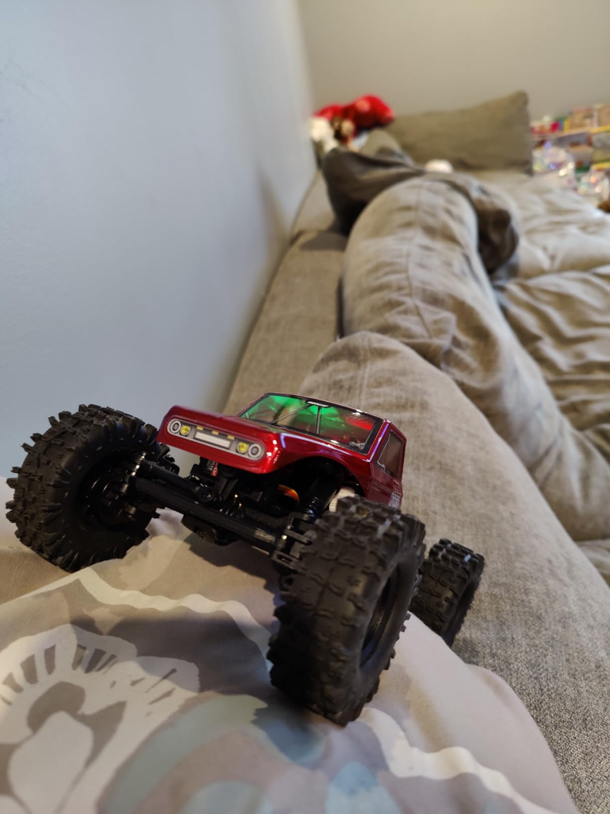 Redcat Racing Ascent-18 APEX, 1/18 Scale Brushless Electric Rock Crawler, Carbon Fiber, 4WD RC Car for Adults with 2.4GHz Radio System (Red) customer photo 2