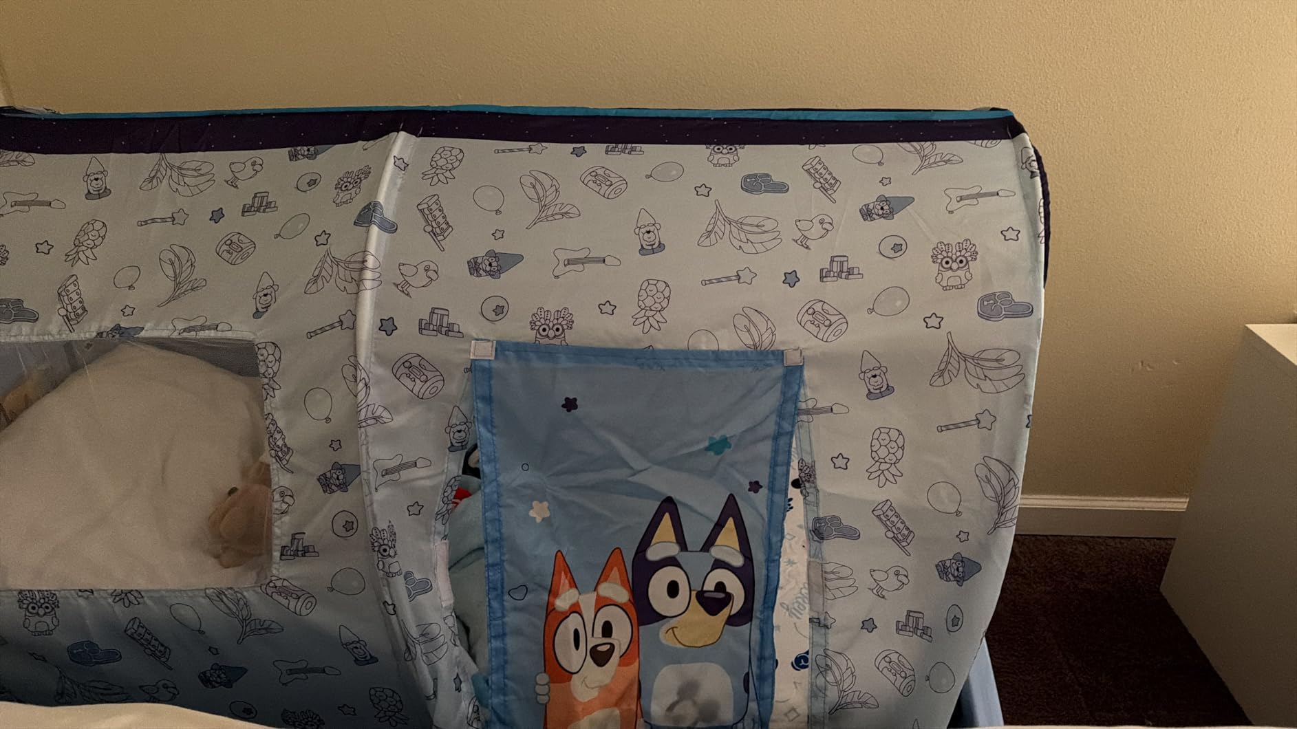 Delta Children - Bluey Plastic Toddler Bed with Tent customer photo 1