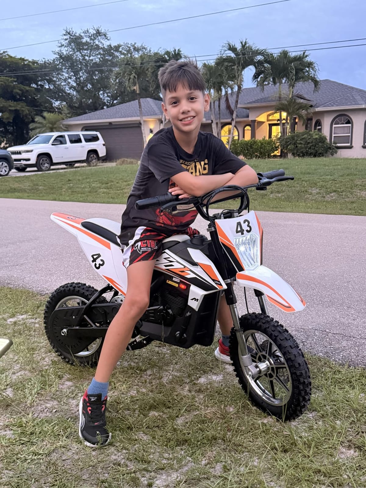 Blitzshark 36V 650W Kids Electric Dirt Bike Off-Road Motocross Ultra Powerful Motorcycle - 17 MPH MAX, Rubber Tire, Twist Grip Throttle, Dual Suspension & Brakes customer photo 1