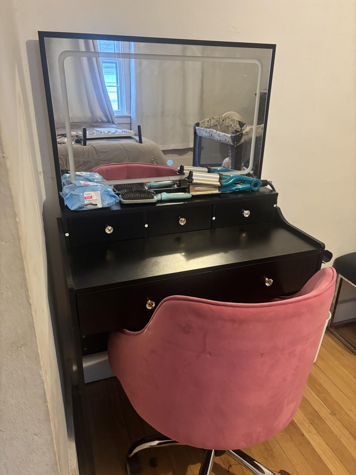 COMHOMA Makeup Vanity Desk with Mirror and Lights, Vanity Table and Chair Set with 5 Drawers & Charging Station, Bedroom Dressing Table, Stepless Dimmable & 3 Color Modes Adjustable, Snow White customer photo 2