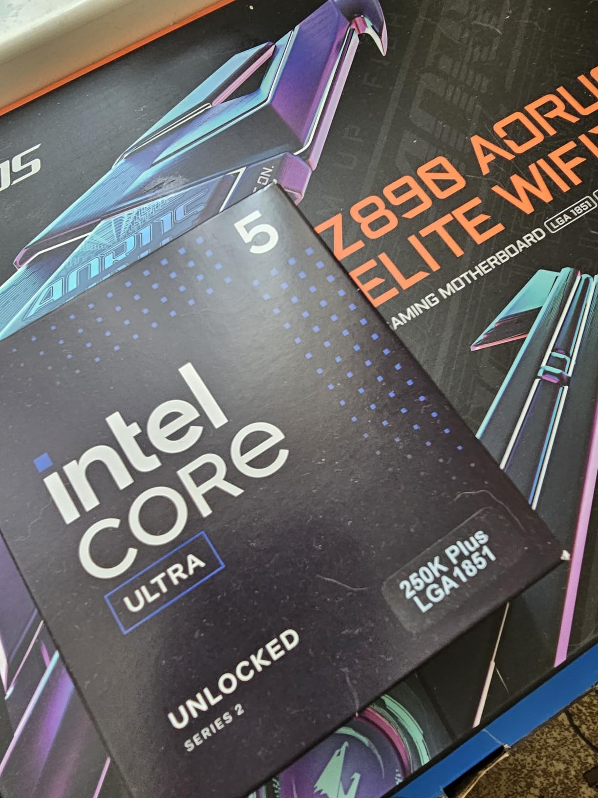 Intel Core Ultra 5 Processor 250K Plus 18 cores (6 P-cores + 12 E-cores) up to 5.3 GHz customer photo 1