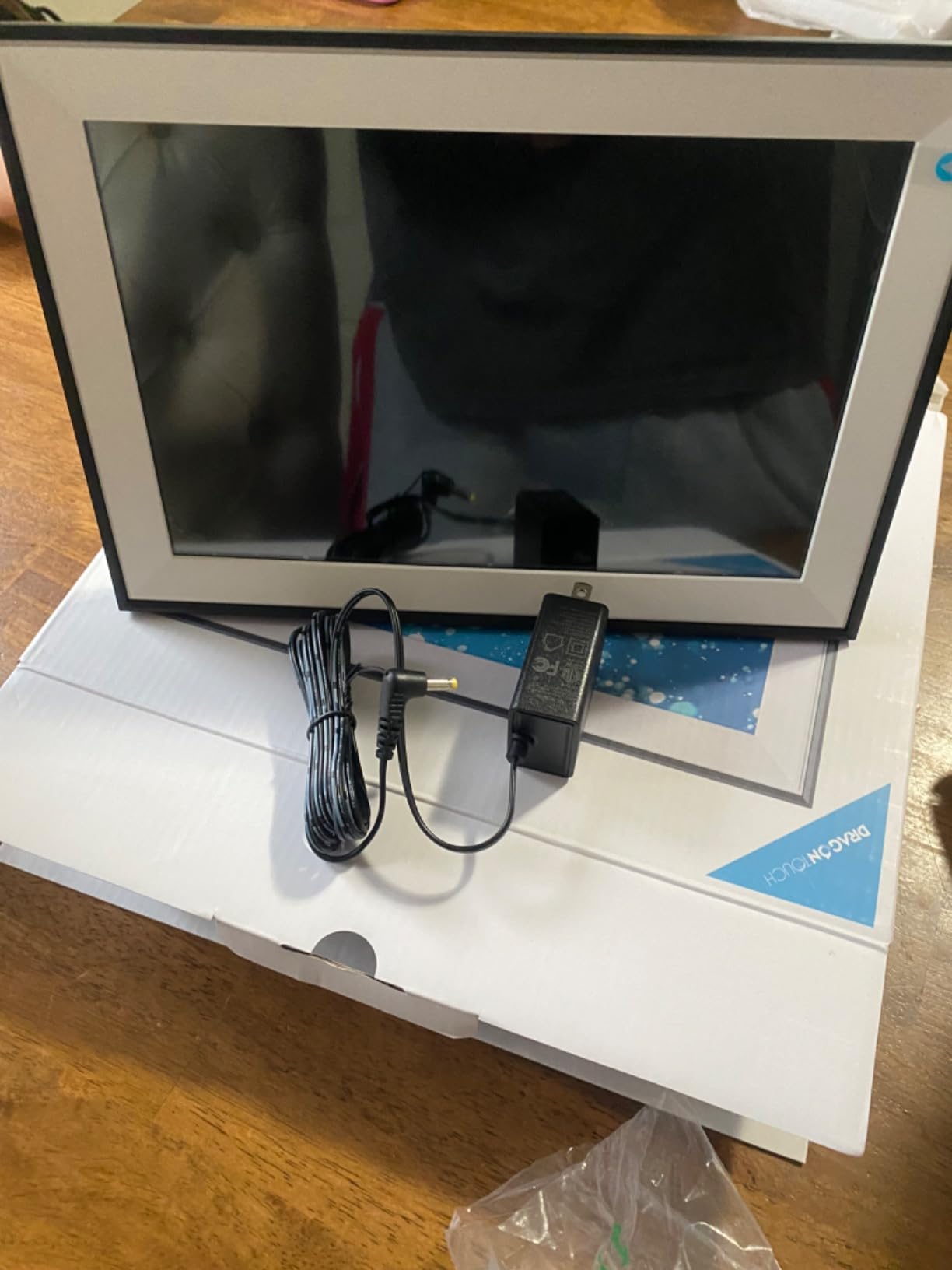 Frameo Digital Picture Frame - 10.1 Inch Smart Wi-Fi Photo Frame with Easy App Connection, Gift for Women, Mom, Grandma, Wife, Girlfriend, Wedding Share Memories Instantly via Free App customer photo 2