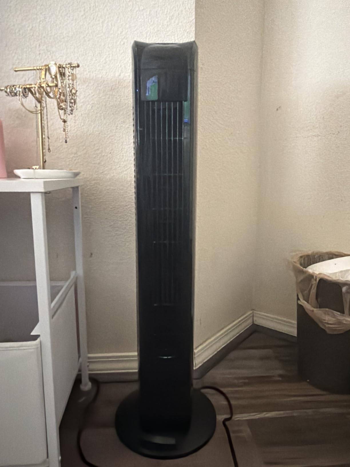 Uthfy Oscillating Tower Fan for Bedroom, Portable Standing Fan with Remote, 3 Modes 3 Speeds, 7.5H Timer, 120° Quiet Cooling for Living room, Office, Black customer photo 1